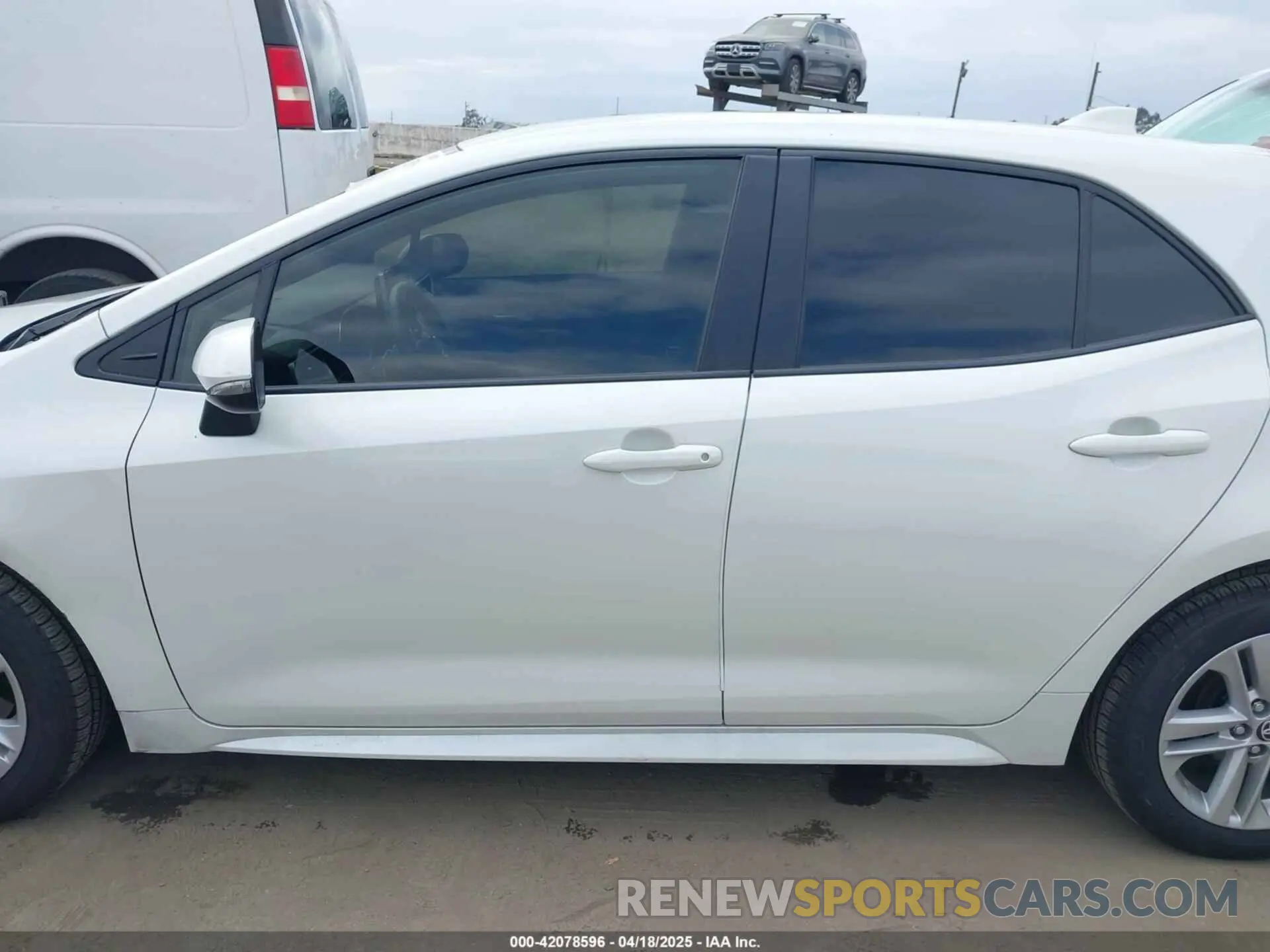 14 Photograph of a damaged car JTND4RBE3L3077866 TOYOTA COROLLA 2020