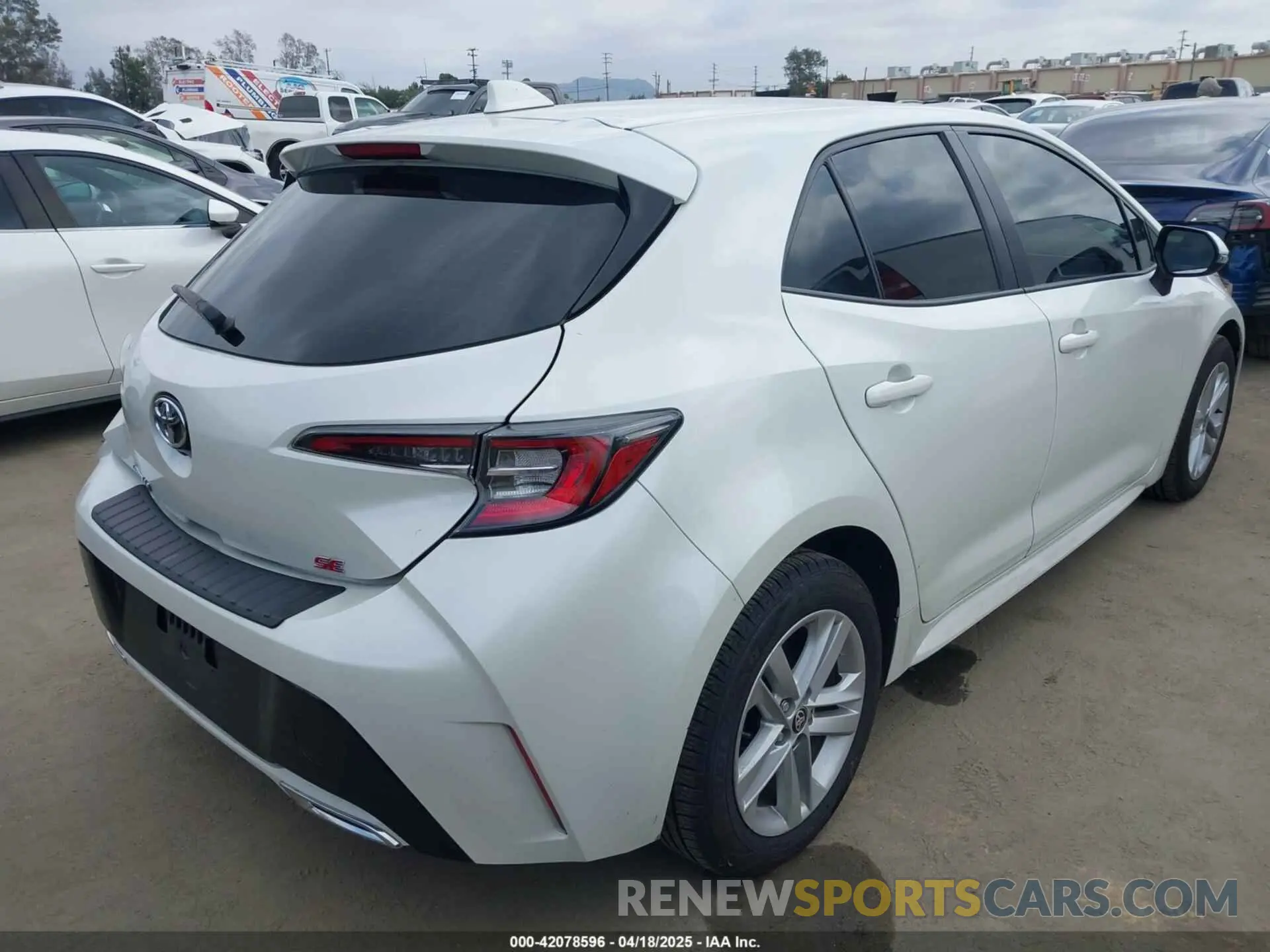 4 Photograph of a damaged car JTND4RBE3L3077866 TOYOTA COROLLA 2020