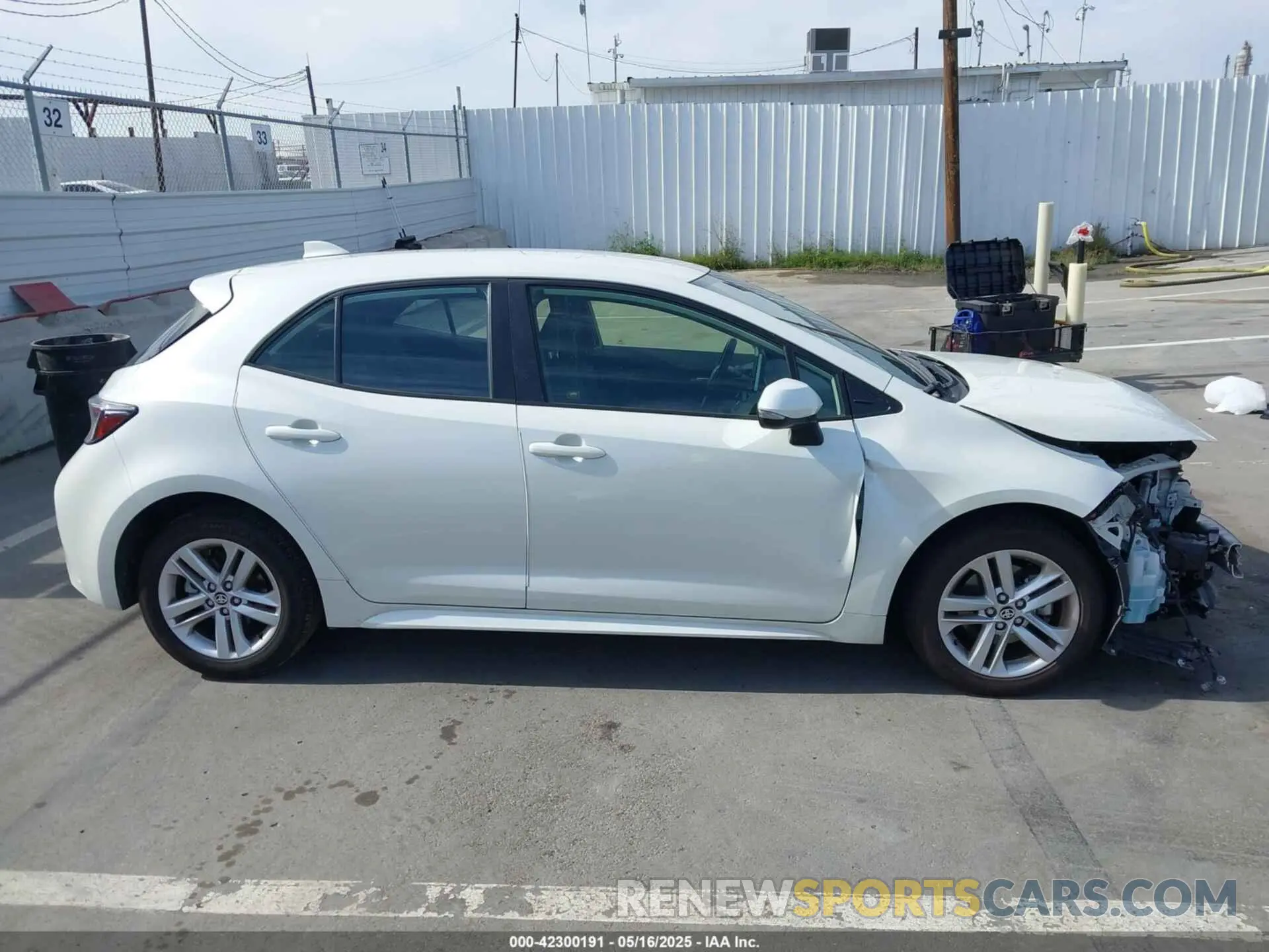 13 Photograph of a damaged car JTND4RBE4L3074488 TOYOTA COROLLA 2020