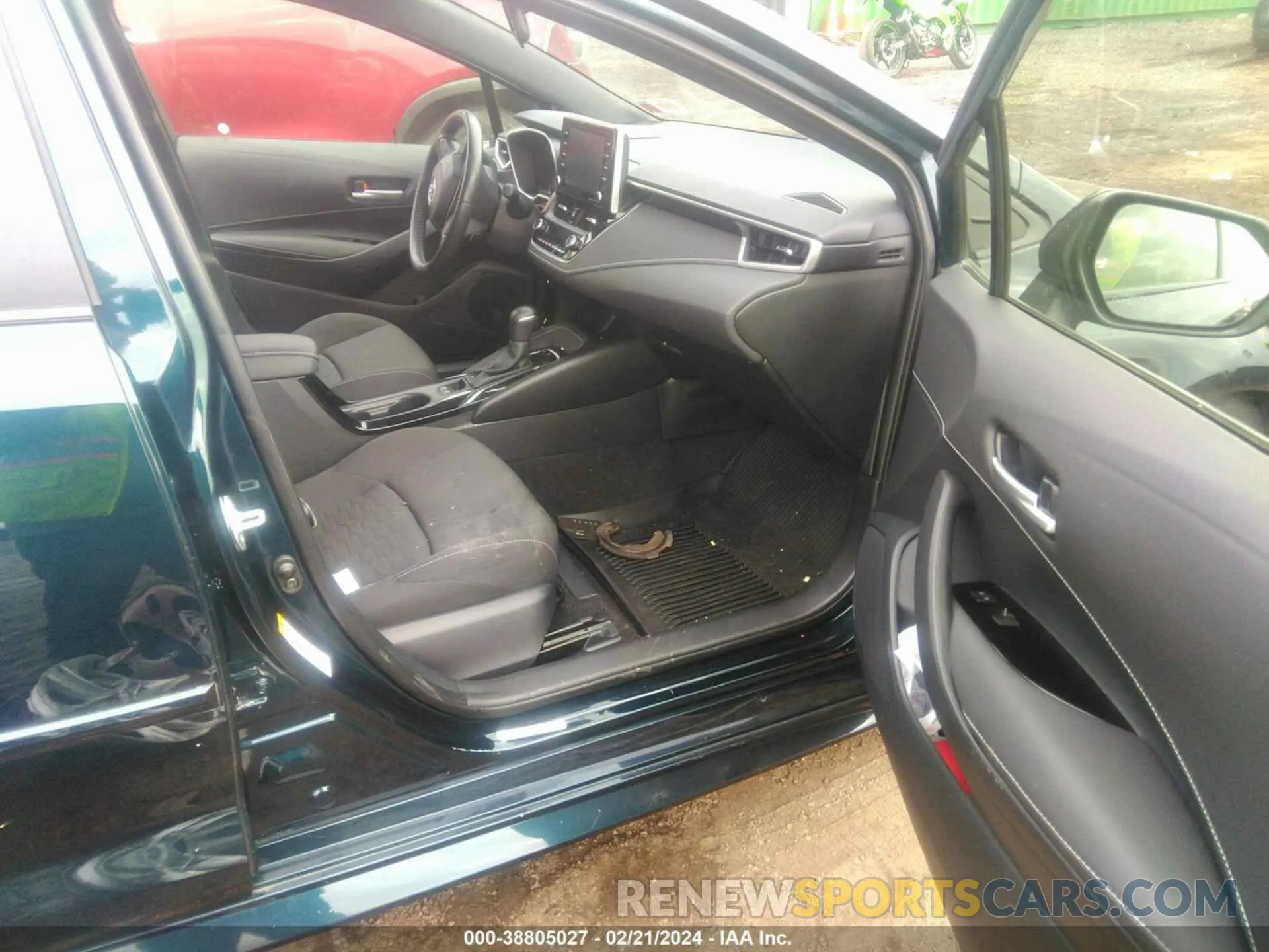 5 Photograph of a damaged car JTND4RBE4L3081067 TOYOTA COROLLA 2020