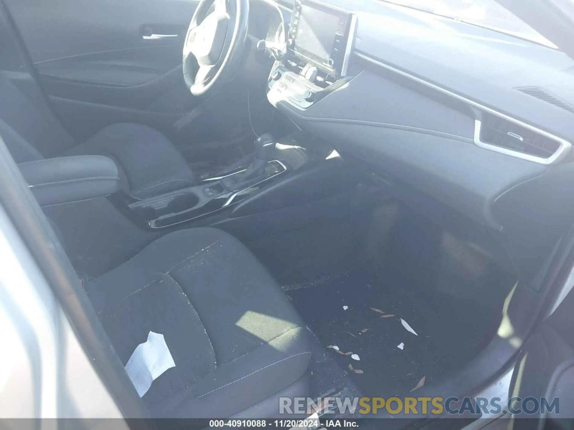 5 Photograph of a damaged car JTND4RBE5L3074709 TOYOTA COROLLA 2020