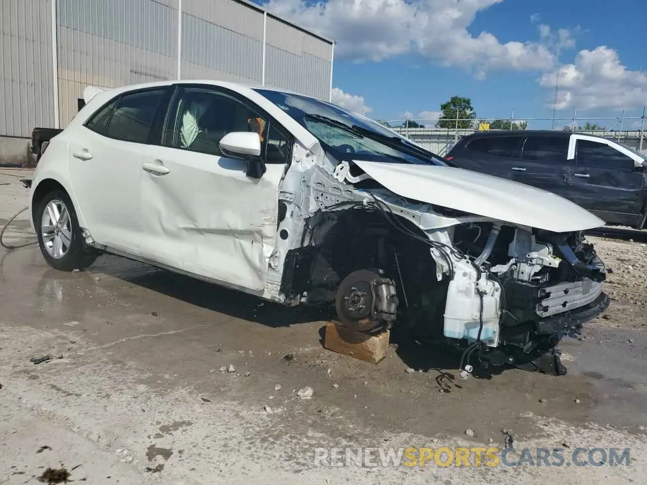 4 Photograph of a damaged car JTND4RBE5L3082924 TOYOTA COROLLA 2020