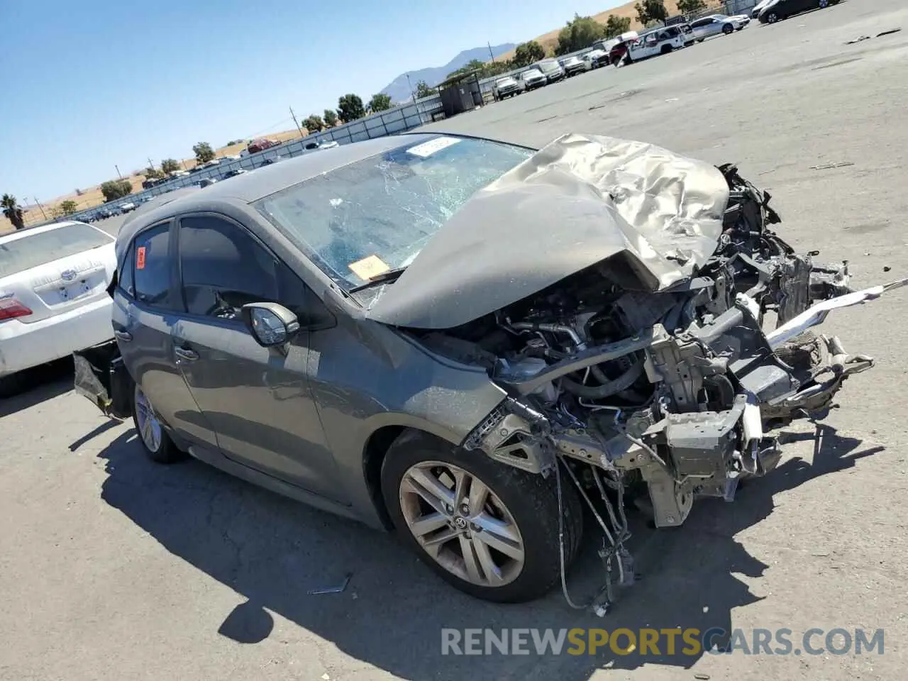4 Photograph of a damaged car JTND4RBE7L3094881 TOYOTA COROLLA 2020