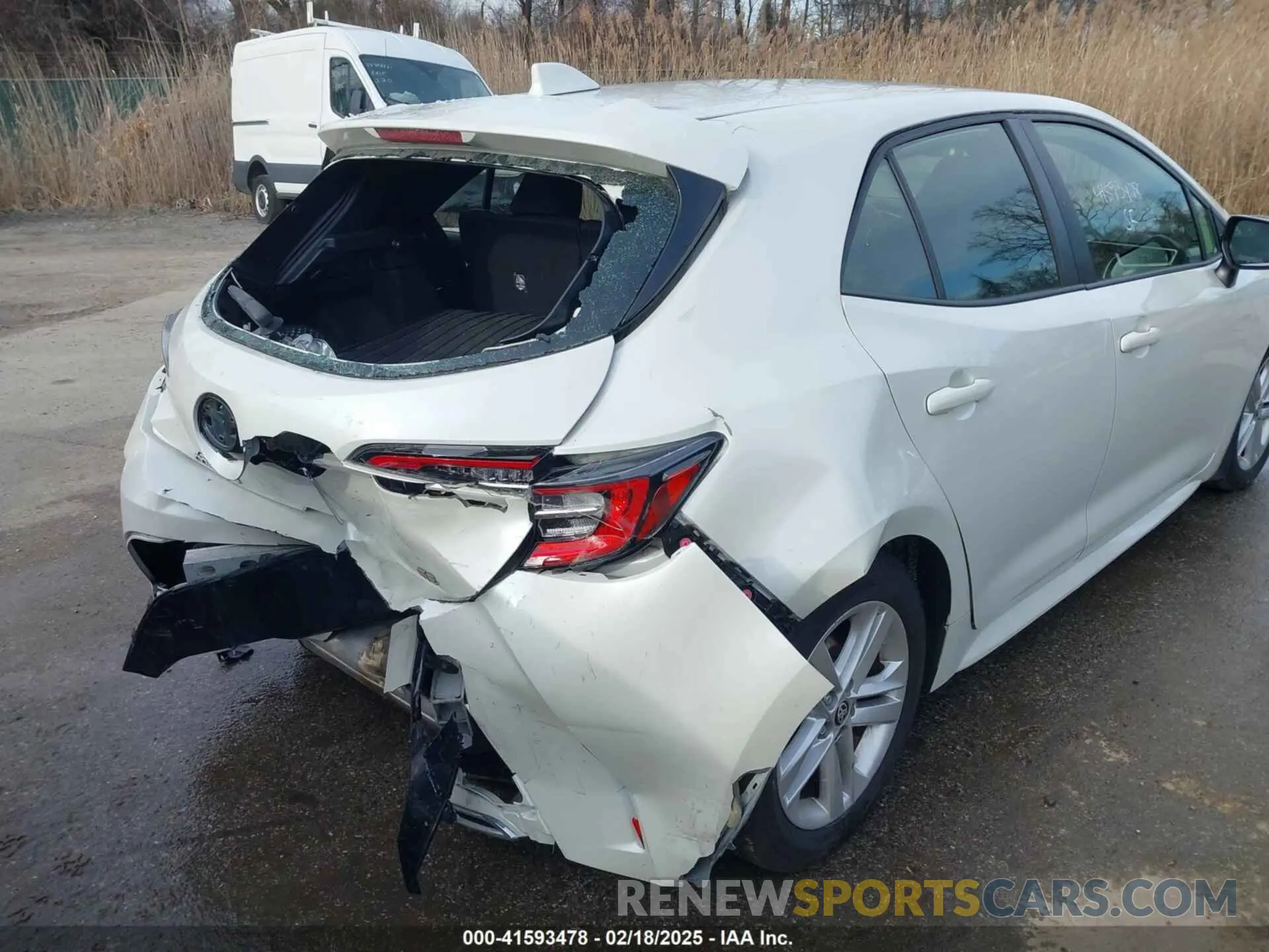 17 Photograph of a damaged car JTND4RBE8L3084067 TOYOTA COROLLA 2020