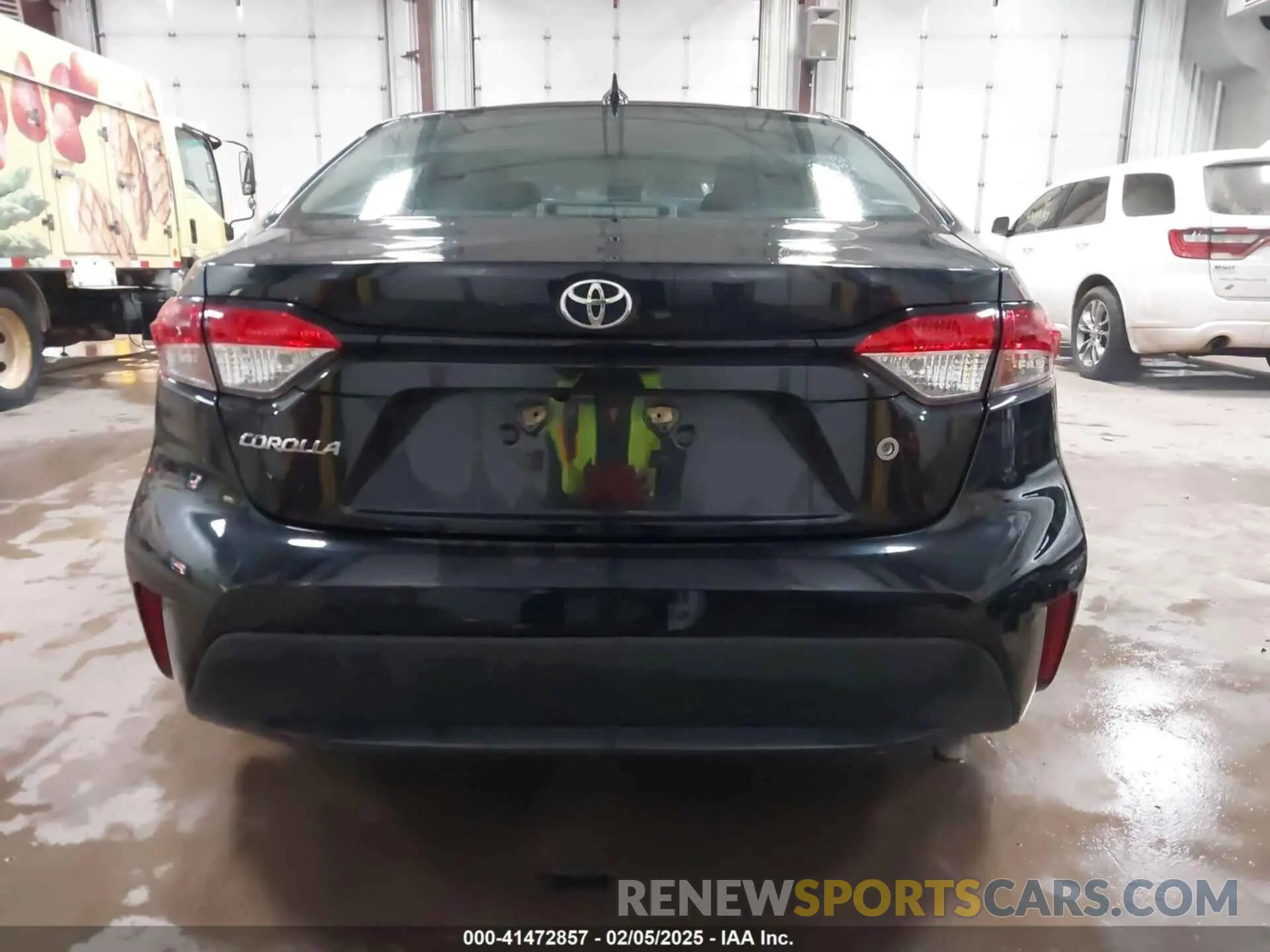17 Photograph of a damaged car 5YFDPMAE5MP208692 TOYOTA COROLLA 2021