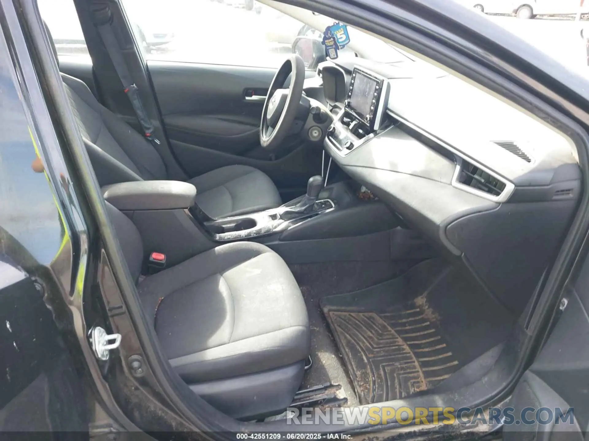 5 Photograph of a damaged car 5YFEPMAE0MP192017 TOYOTA COROLLA 2021