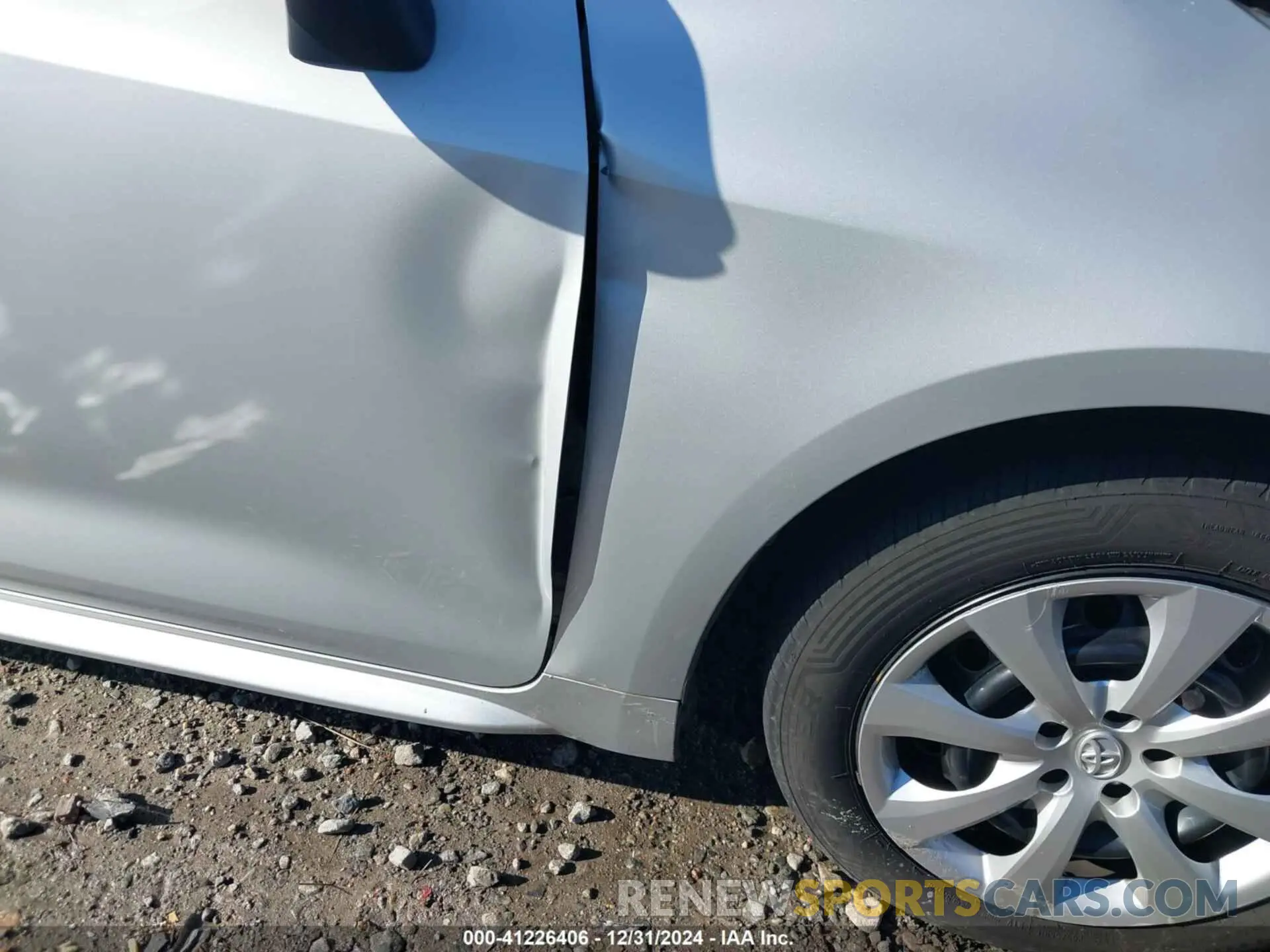 17 Photograph of a damaged car 5YFEPMAE1MP190065 TOYOTA COROLLA 2021