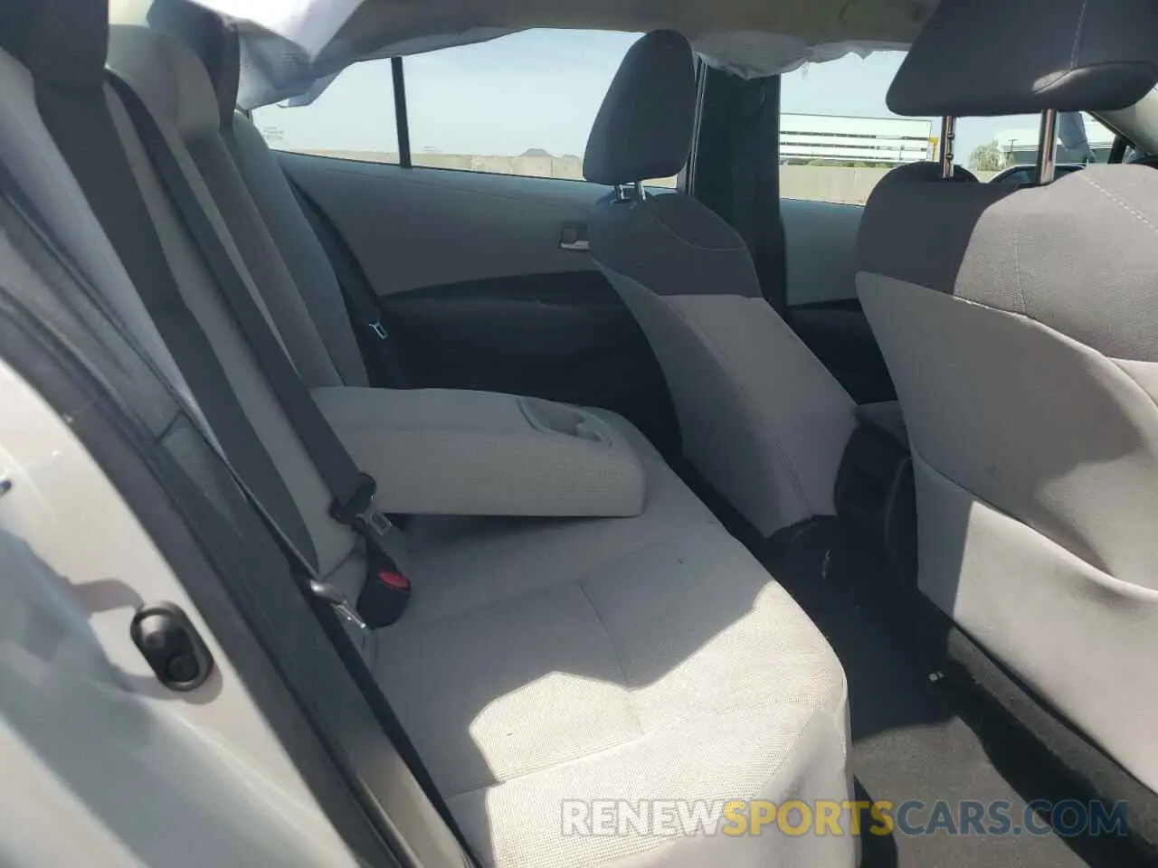 11 Photograph of a damaged car 5YFEPMAE1MP214848 TOYOTA COROLLA 2021