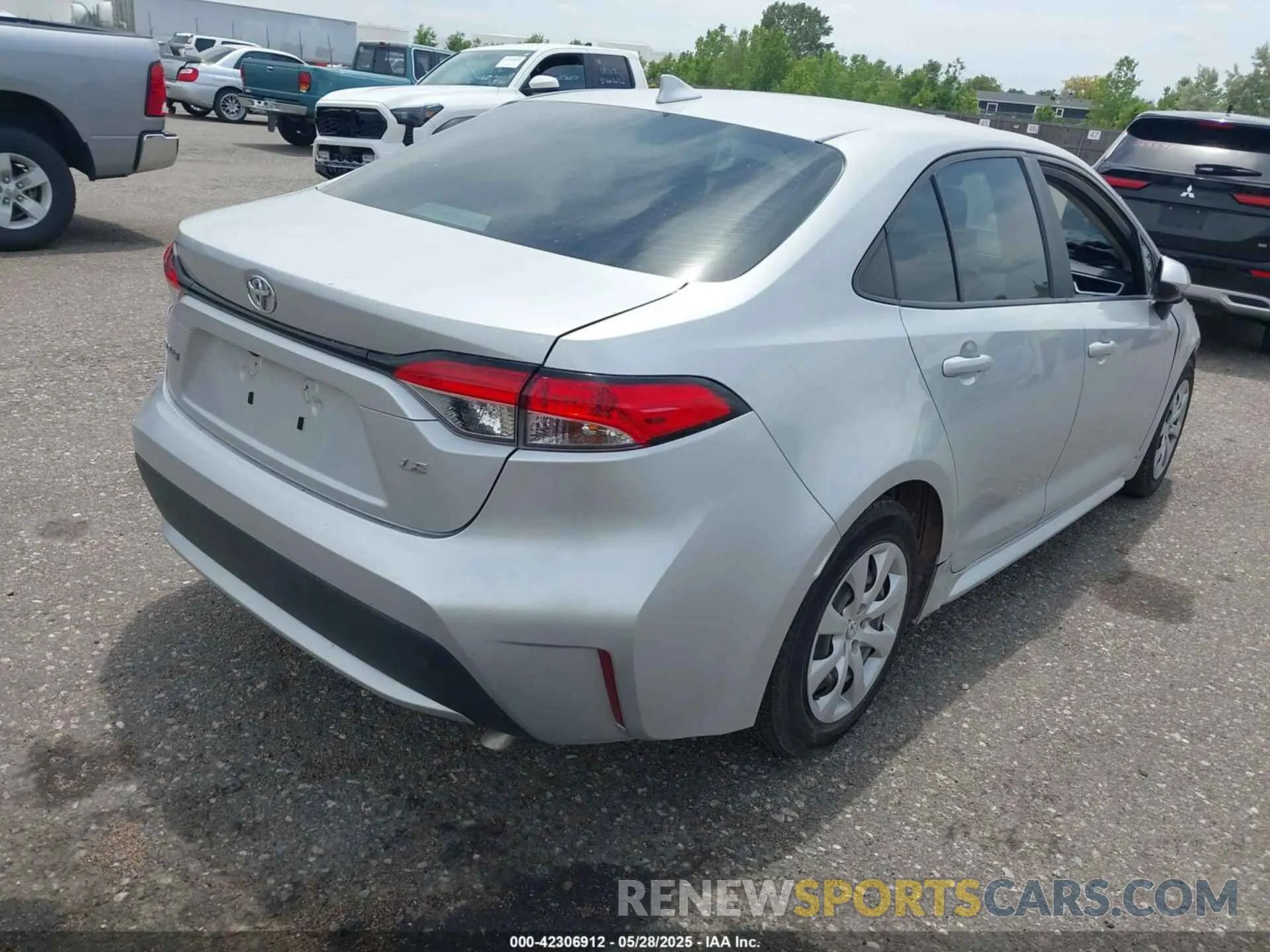 4 Photograph of a damaged car 5YFEPMAE2MP155387 TOYOTA COROLLA 2021