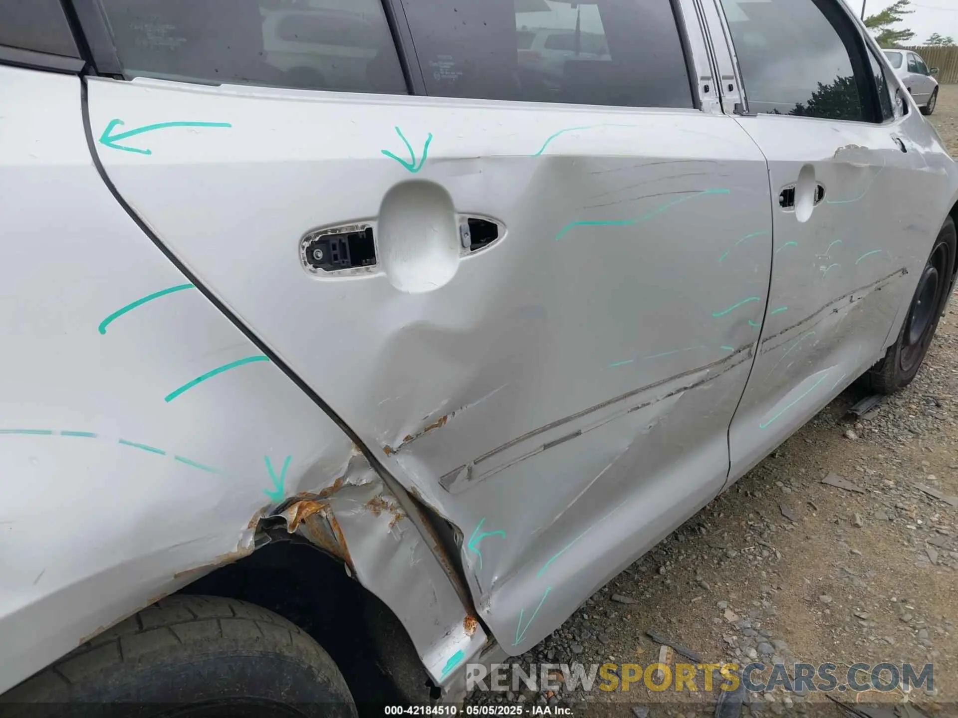 17 Photograph of a damaged car 5YFEPMAE2MP176630 TOYOTA COROLLA 2021