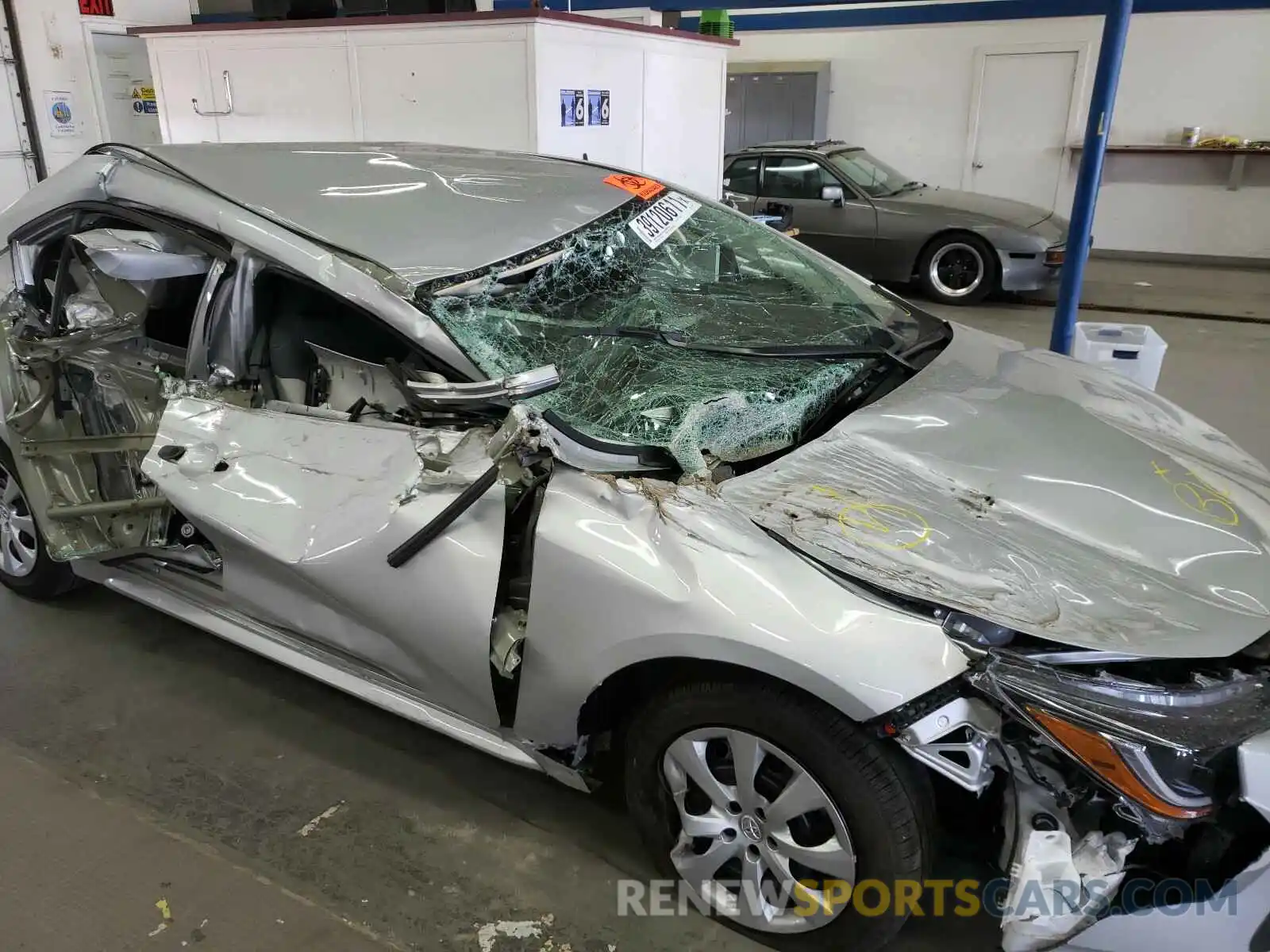 9 Photograph of a damaged car 5YFEPMAE2MP195792 TOYOTA COROLLA 2021