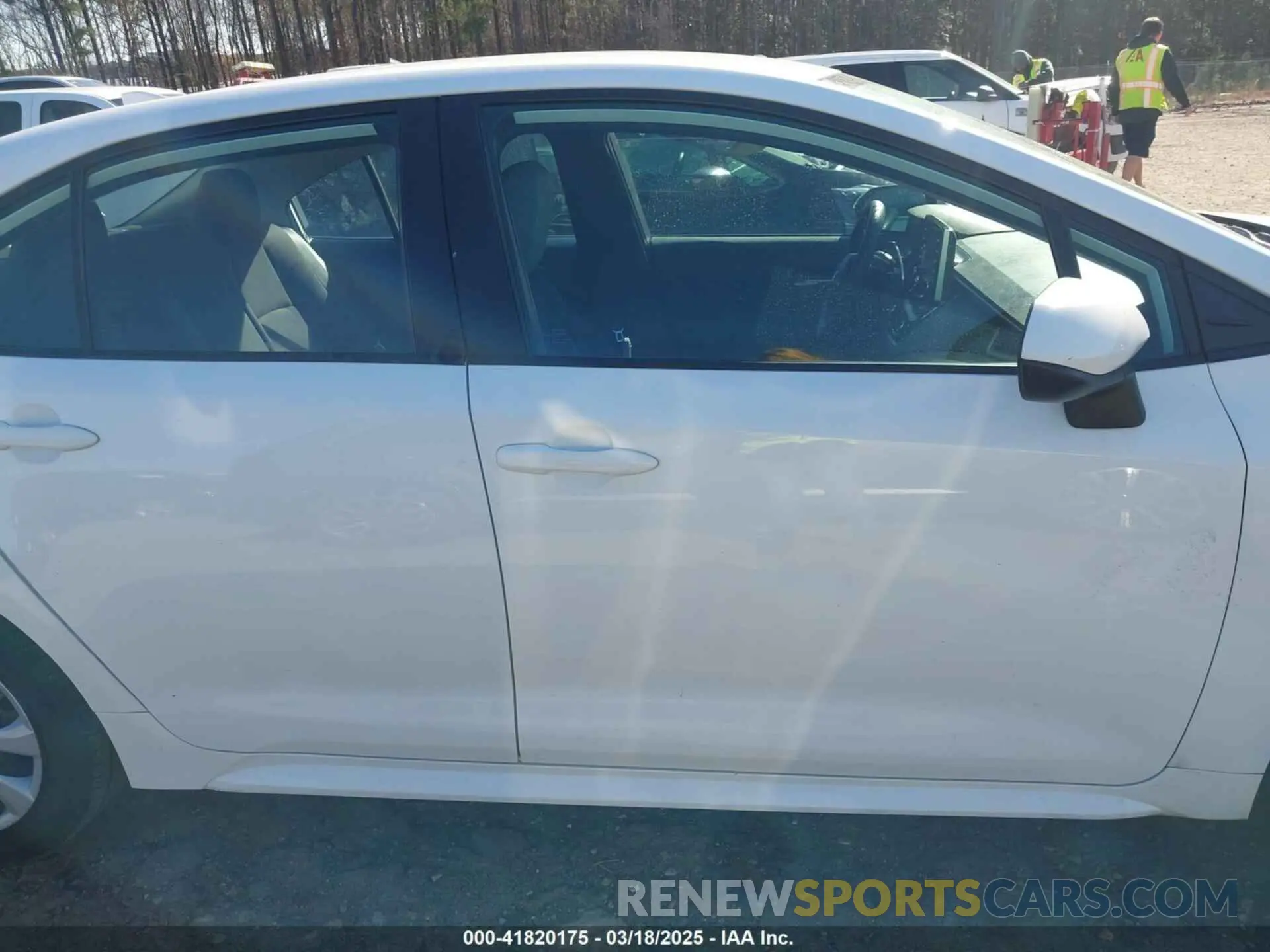14 Photograph of a damaged car 5YFEPMAE2MP212316 TOYOTA COROLLA 2021