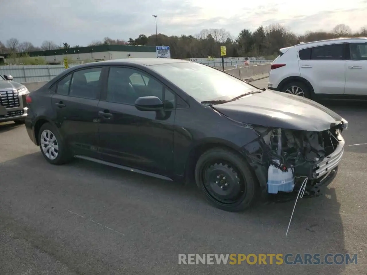 4 Photograph of a damaged car 5YFEPMAE2MP220786 TOYOTA COROLLA 2021