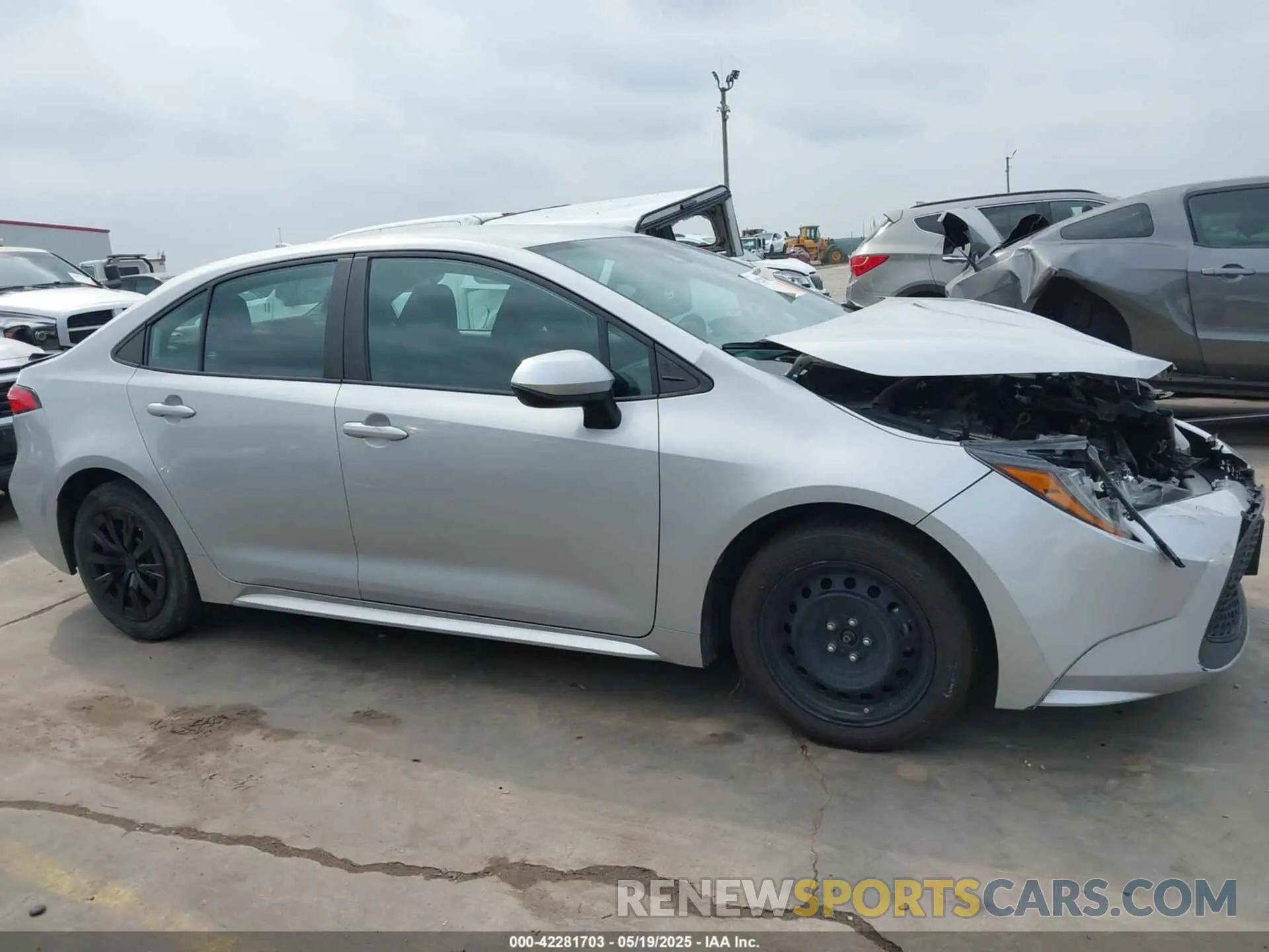 13 Photograph of a damaged car 5YFEPMAE2MP257501 TOYOTA COROLLA 2021