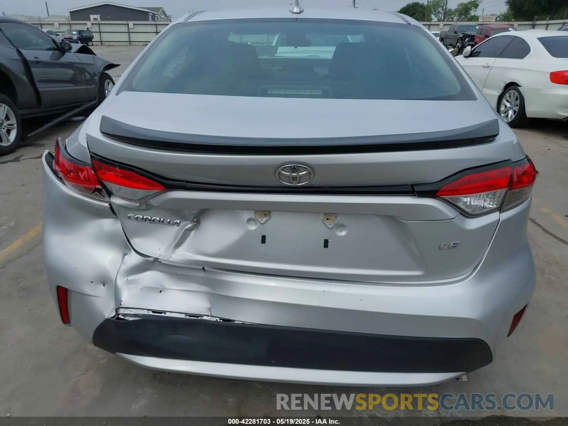 17 Photograph of a damaged car 5YFEPMAE2MP257501 TOYOTA COROLLA 2021