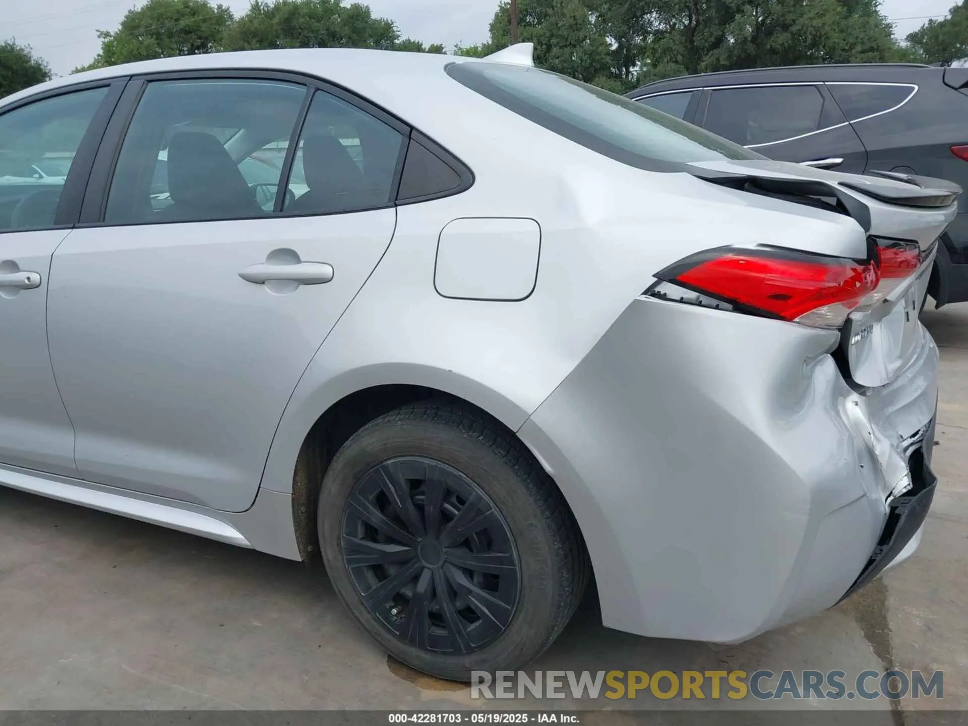 18 Photograph of a damaged car 5YFEPMAE2MP257501 TOYOTA COROLLA 2021