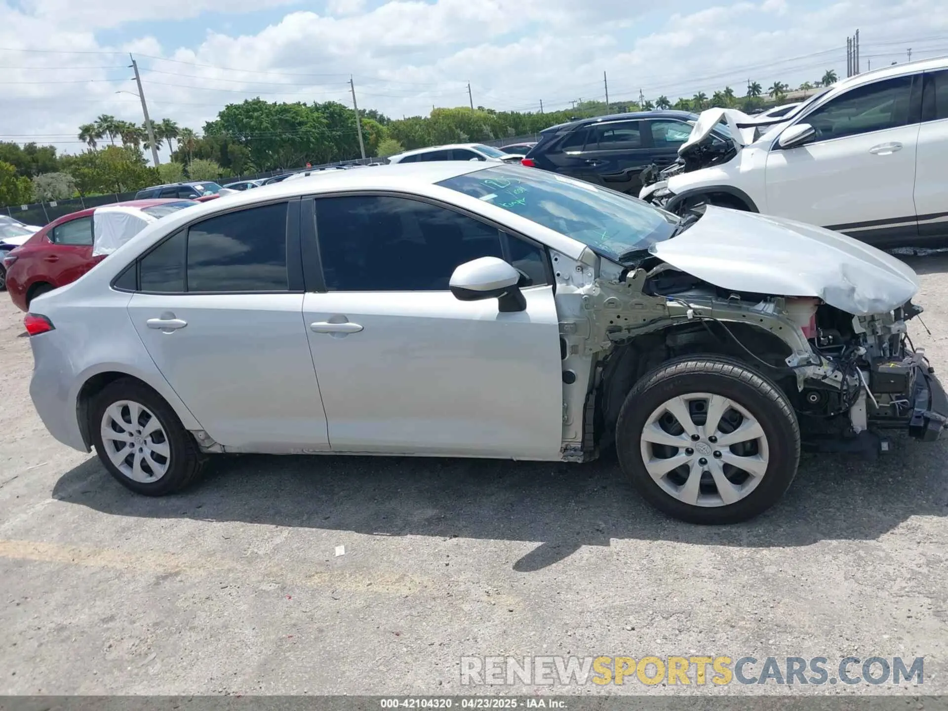 14 Photograph of a damaged car 5YFEPMAE2MP261046 TOYOTA COROLLA 2021