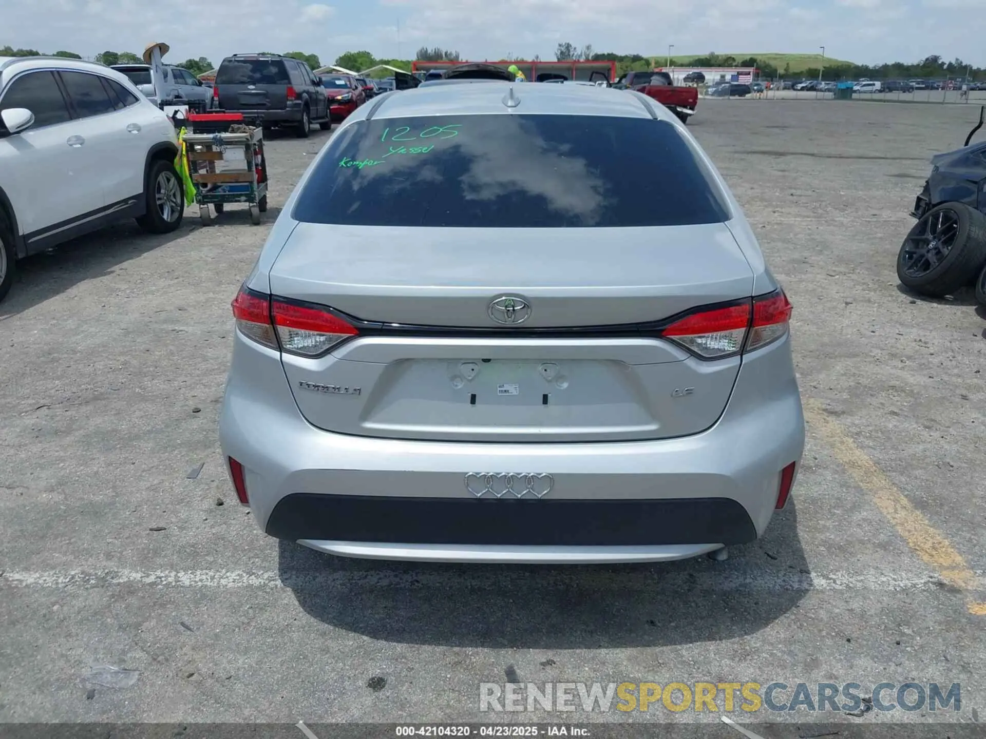 17 Photograph of a damaged car 5YFEPMAE2MP261046 TOYOTA COROLLA 2021