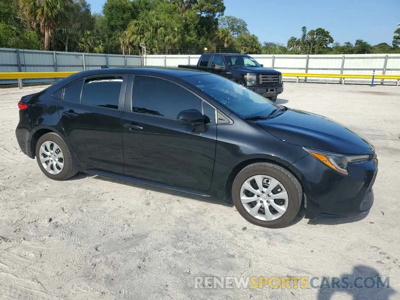 4 Photograph of a damaged car 5YFEPMAE3MP249374 TOYOTA COROLLA 2021