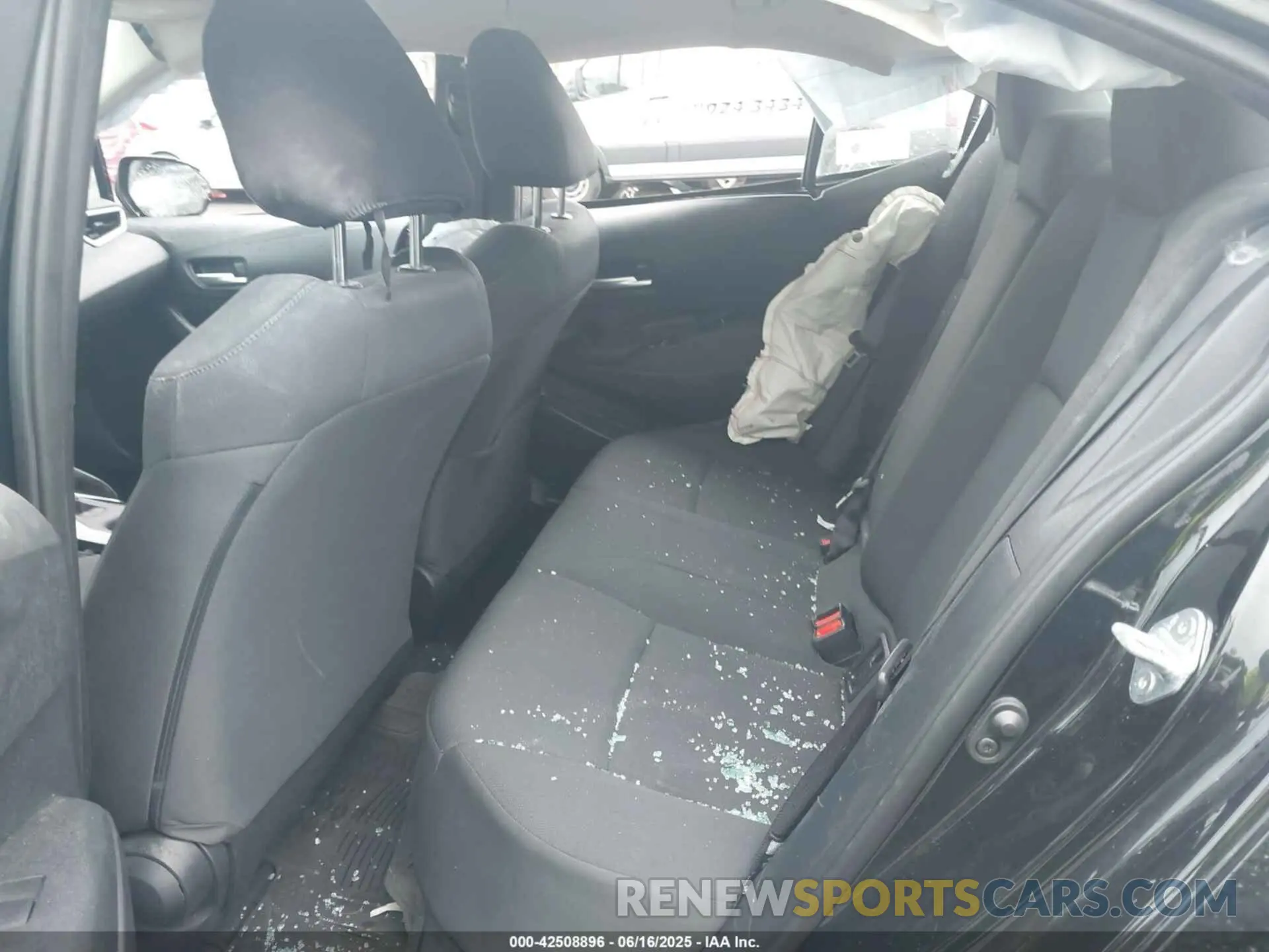 8 Photograph of a damaged car 5YFEPMAE3MP260326 TOYOTA COROLLA 2021
