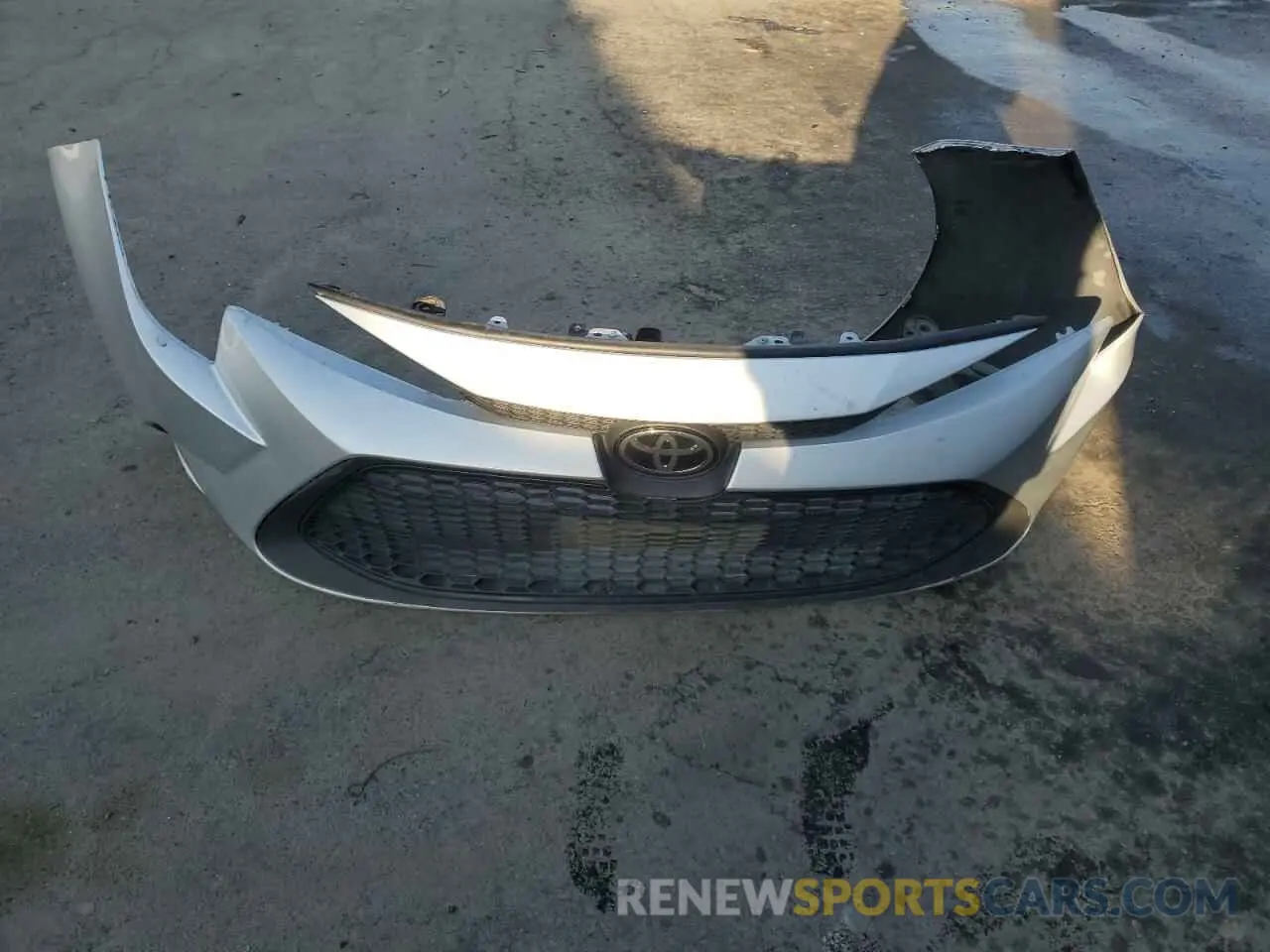 12 Photograph of a damaged car 5YFEPMAE4MP163121 TOYOTA COROLLA 2021