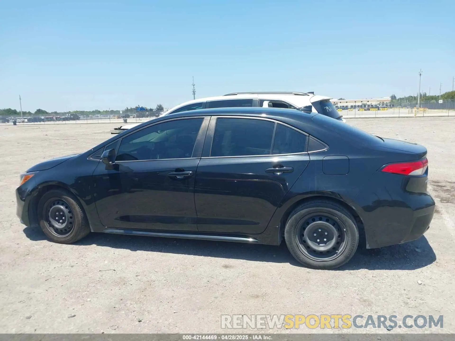 13 Photograph of a damaged car 5YFEPMAE4MP171641 TOYOTA COROLLA 2021
