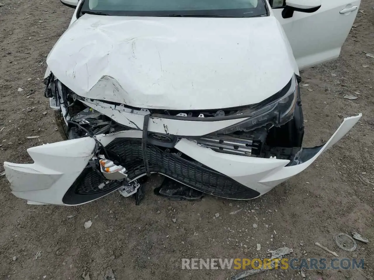11 Photograph of a damaged car 5YFEPMAE4MP210163 TOYOTA COROLLA 2021