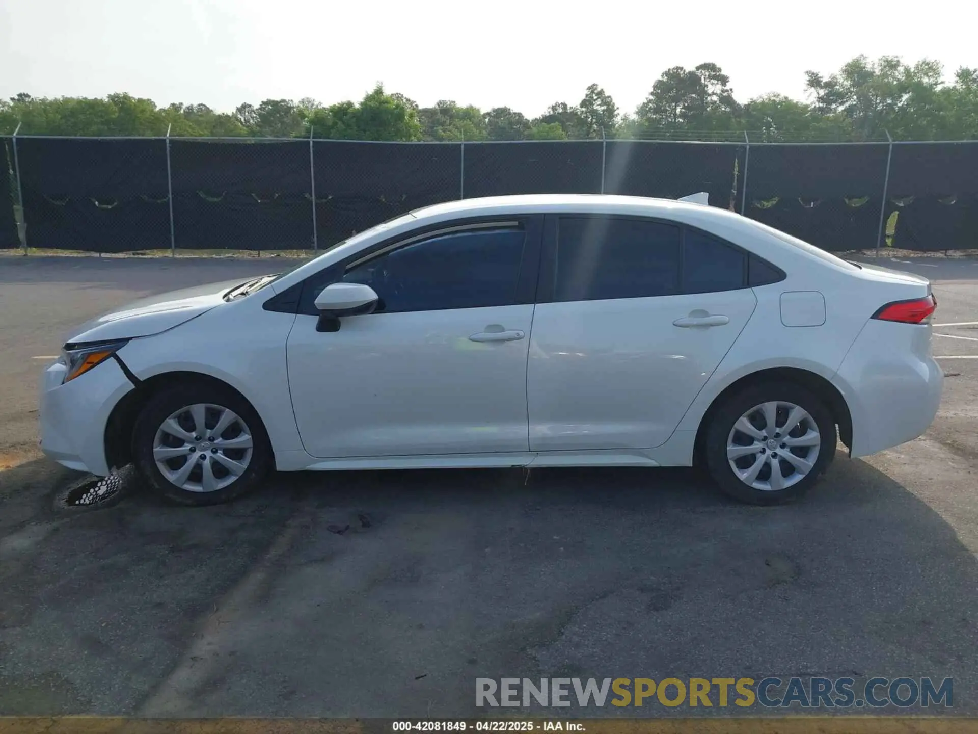 14 Photograph of a damaged car 5YFEPMAE5MP163371 TOYOTA COROLLA 2021