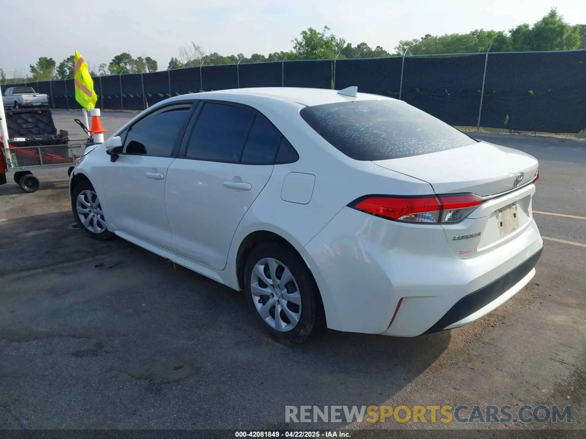 3 Photograph of a damaged car 5YFEPMAE5MP163371 TOYOTA COROLLA 2021