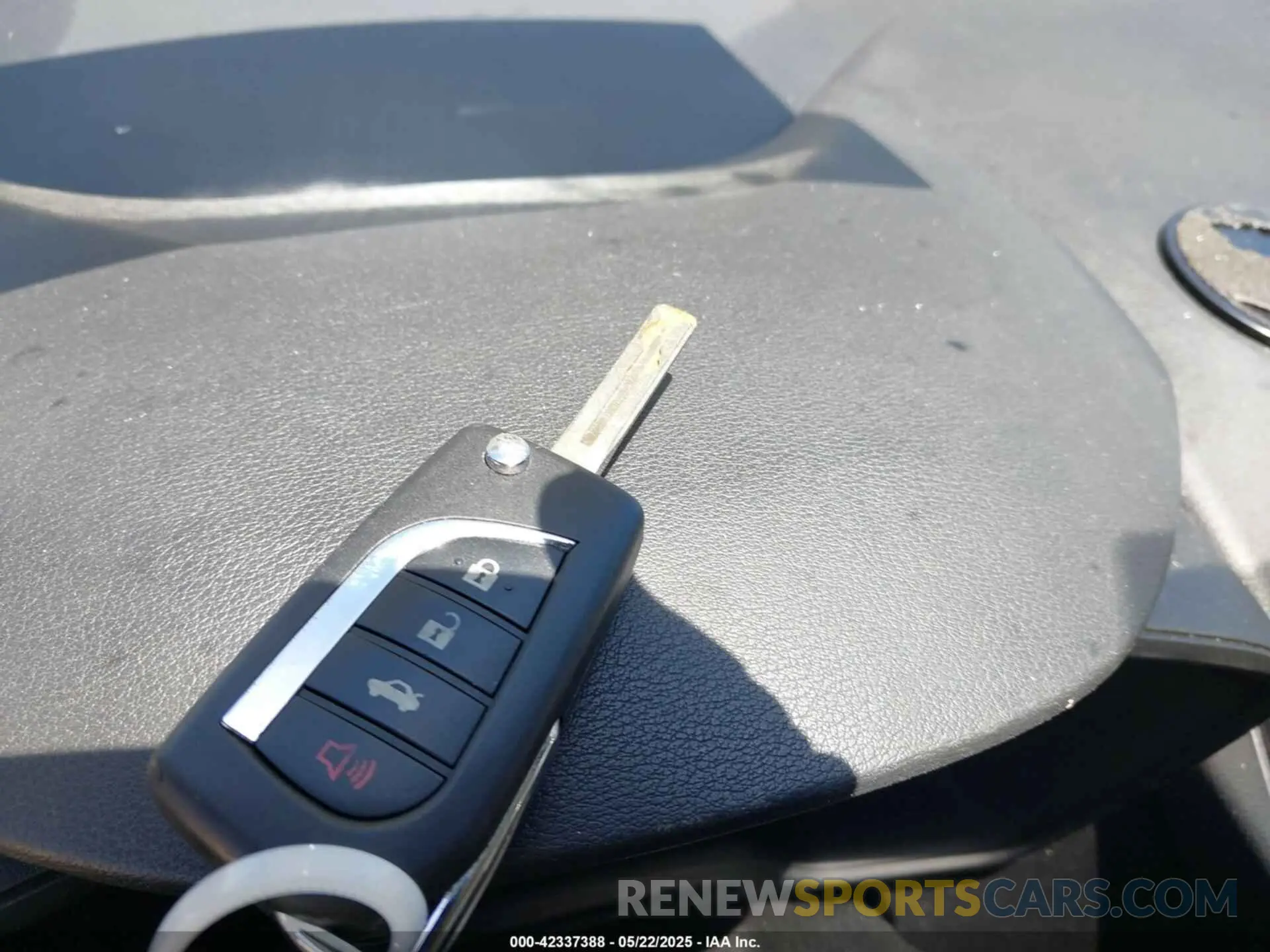 11 Photograph of a damaged car 5YFEPMAE5MP174063 TOYOTA COROLLA 2021