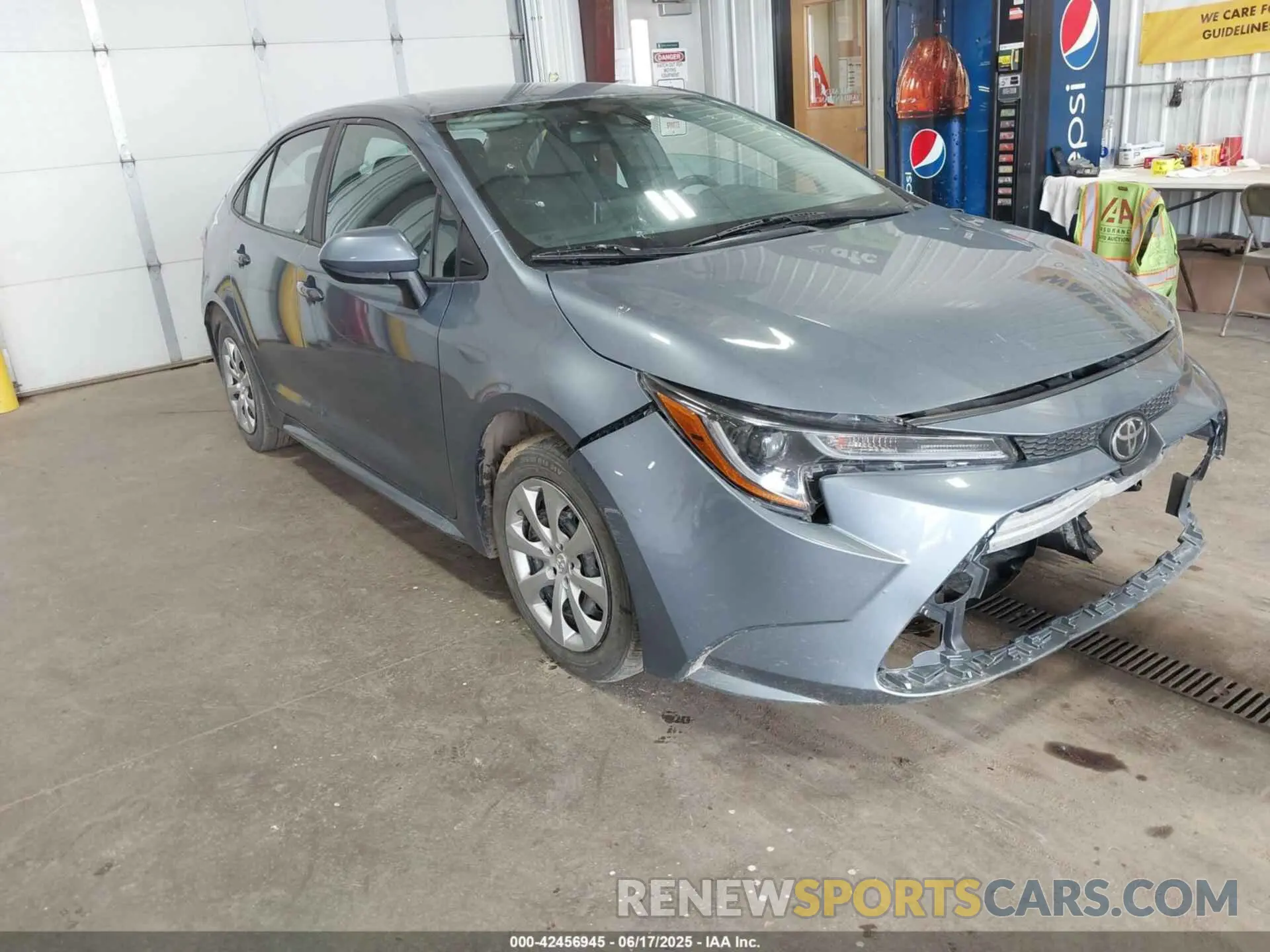 1 Photograph of a damaged car 5YFEPMAE5MP186956 TOYOTA COROLLA 2021