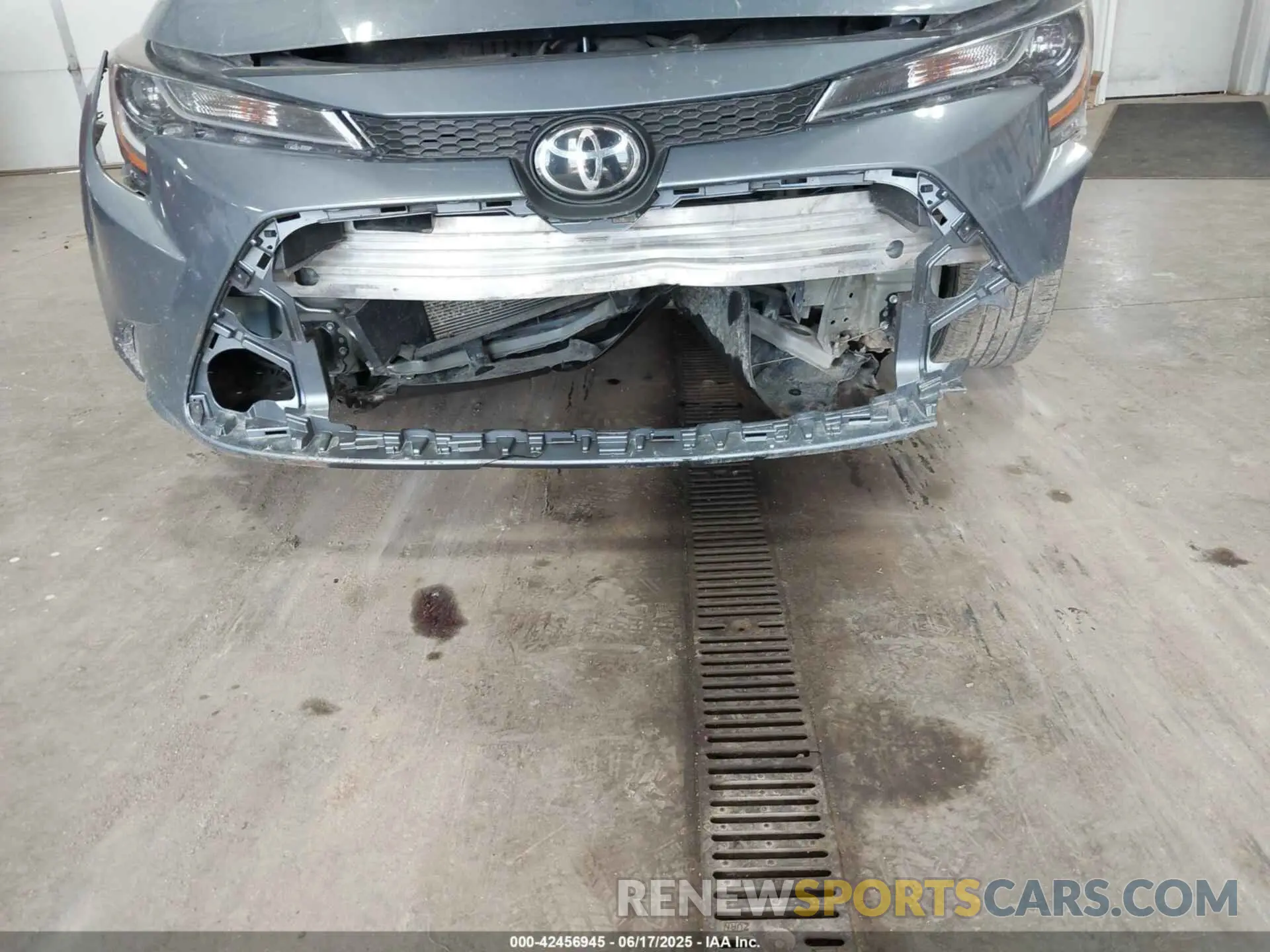 6 Photograph of a damaged car 5YFEPMAE5MP186956 TOYOTA COROLLA 2021