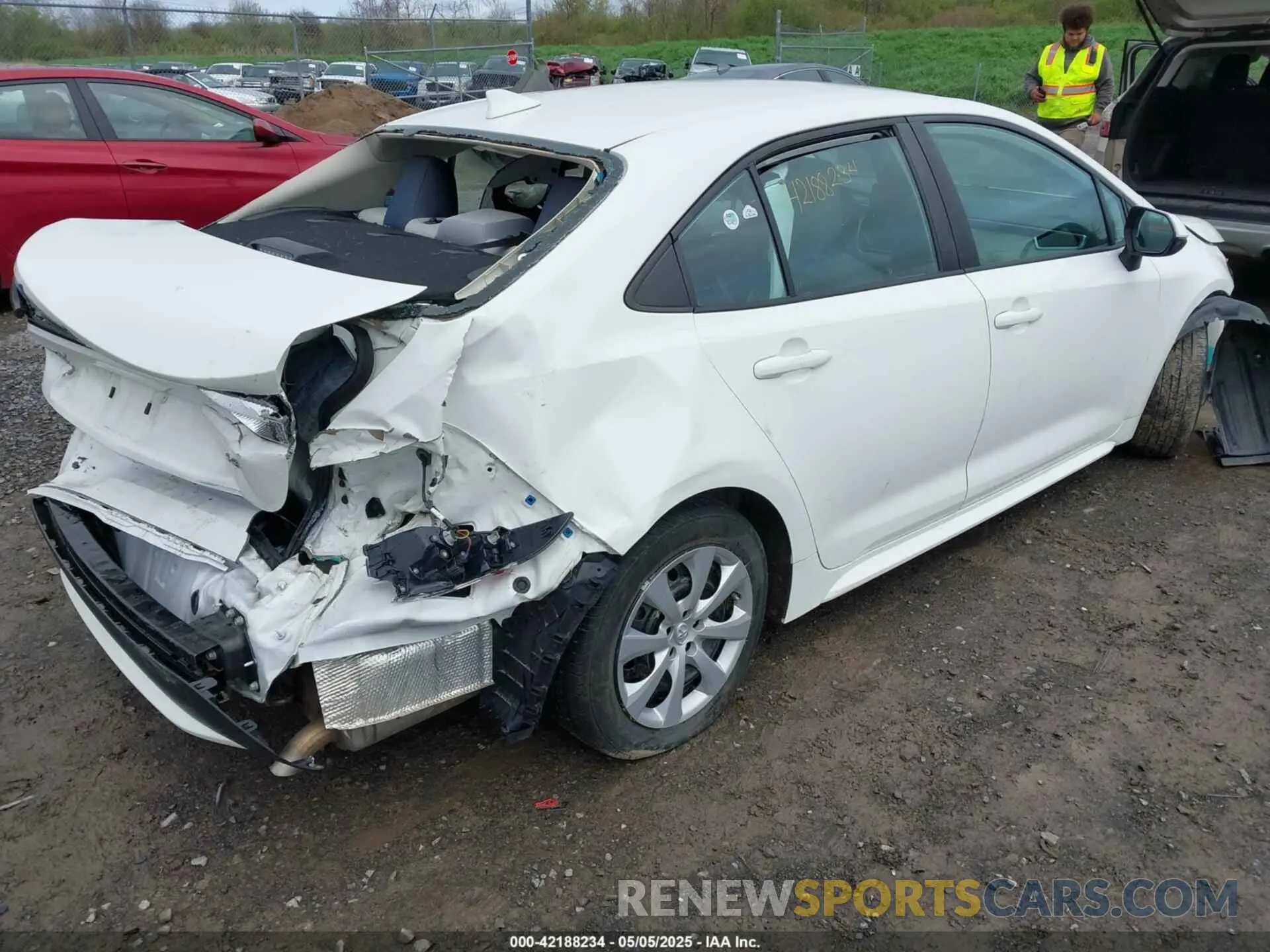 4 Photograph of a damaged car 5YFEPMAE5MP216327 TOYOTA COROLLA 2021
