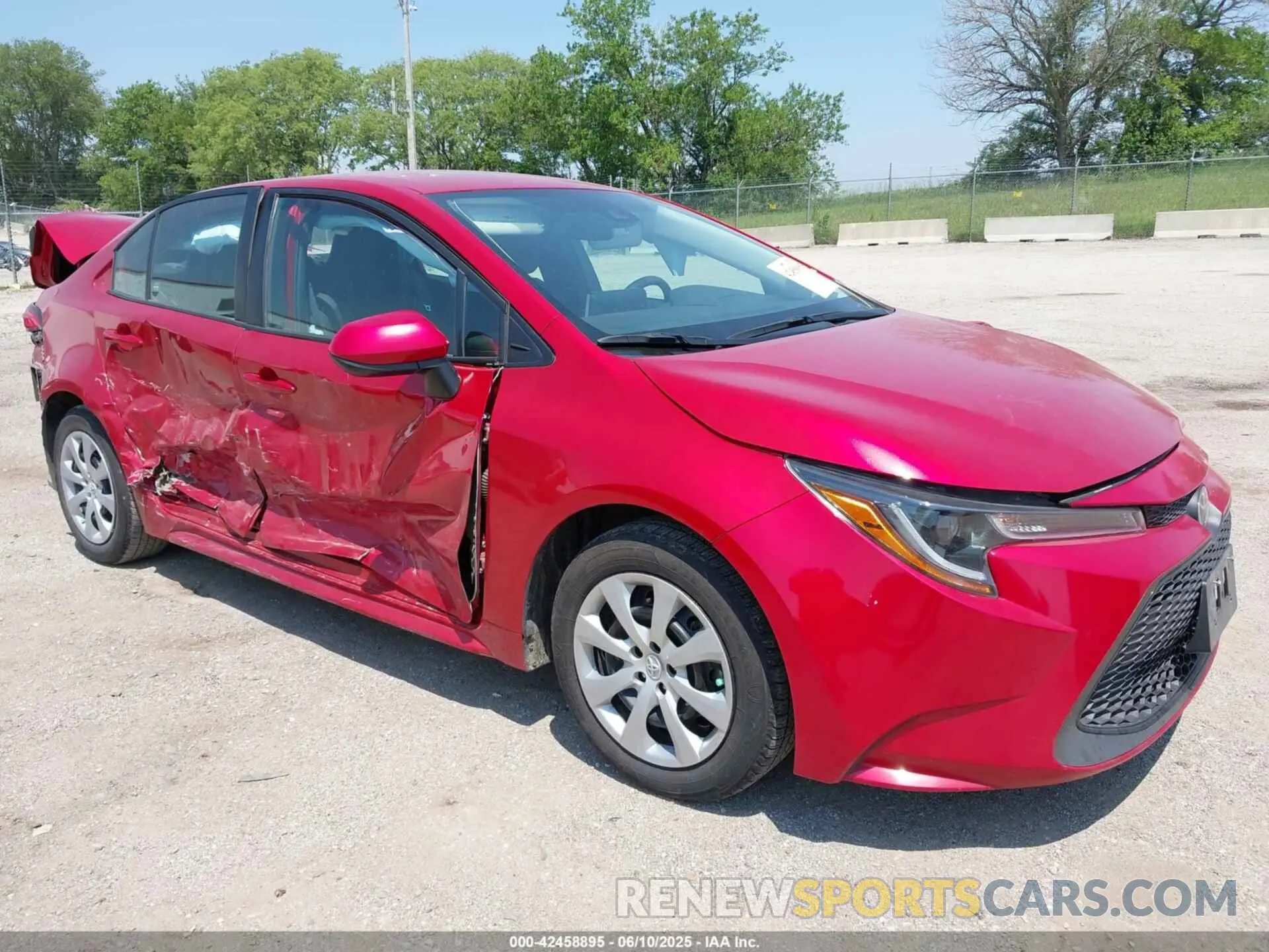 1 Photograph of a damaged car 5YFEPMAE5MP238229 TOYOTA COROLLA 2021