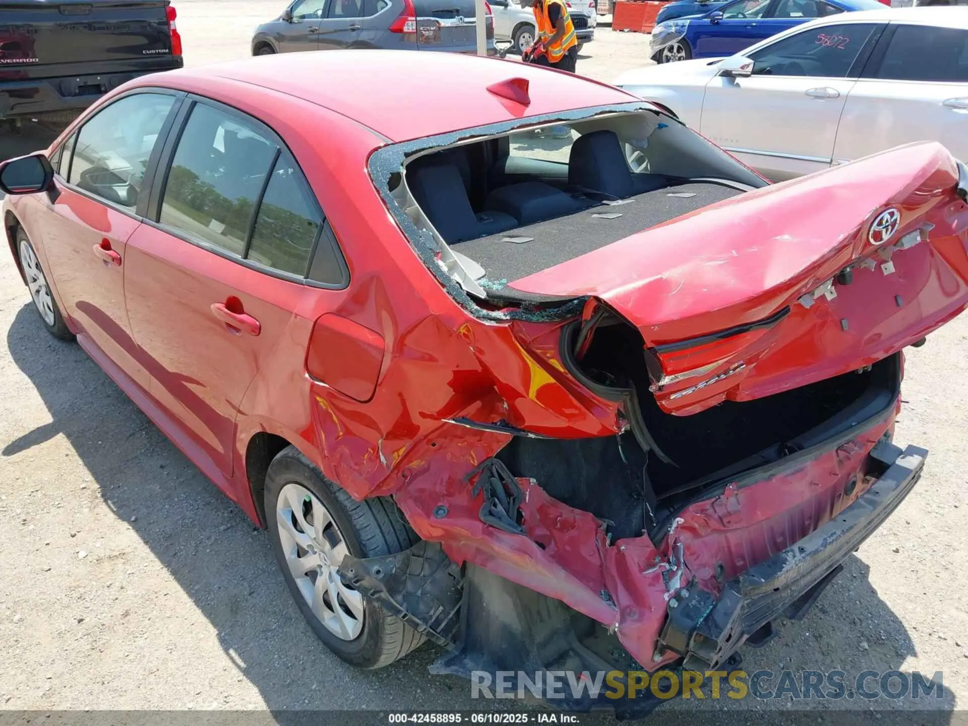 18 Photograph of a damaged car 5YFEPMAE5MP238229 TOYOTA COROLLA 2021