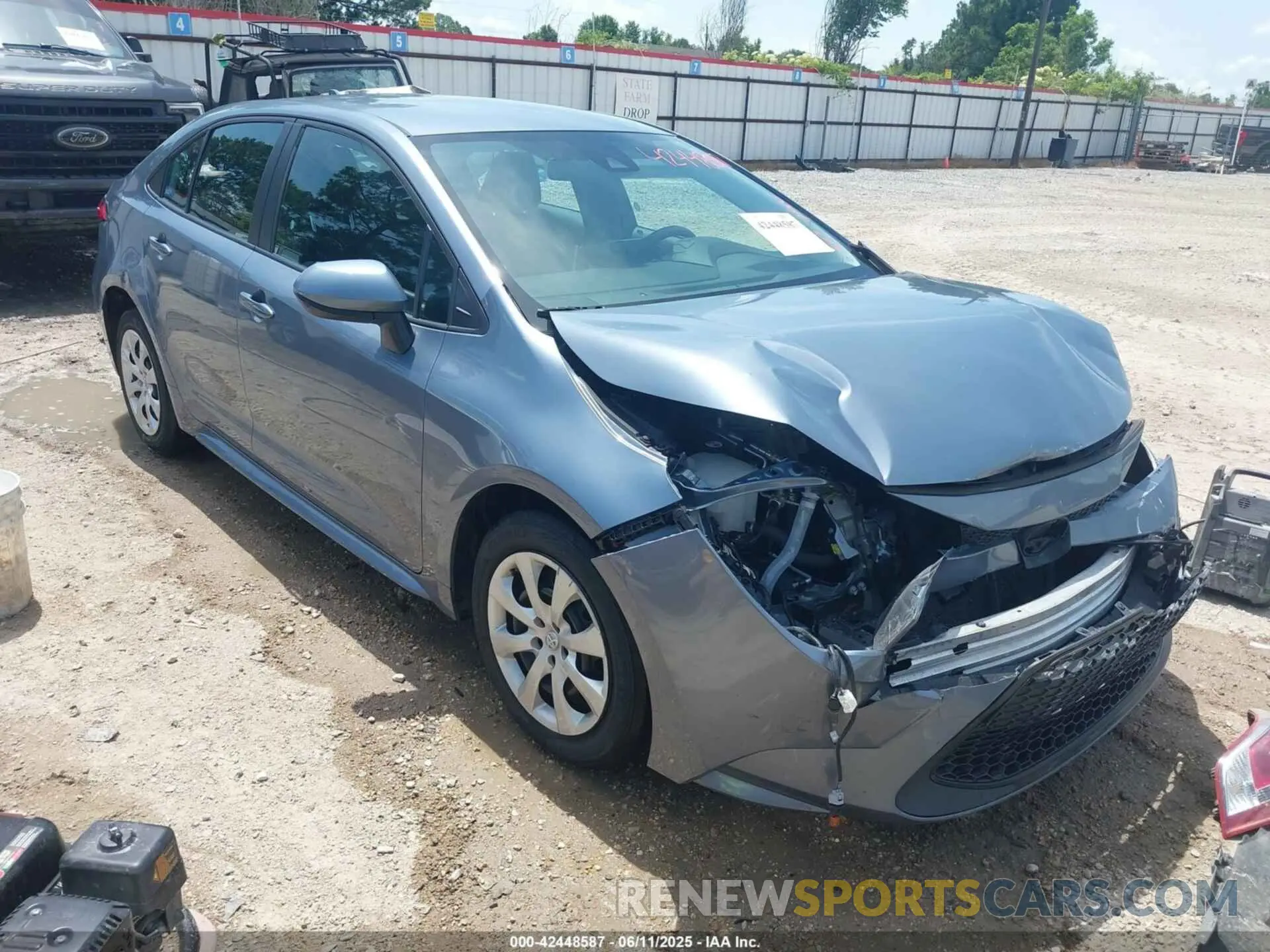1 Photograph of a damaged car 5YFEPMAE5MP251028 TOYOTA COROLLA 2021