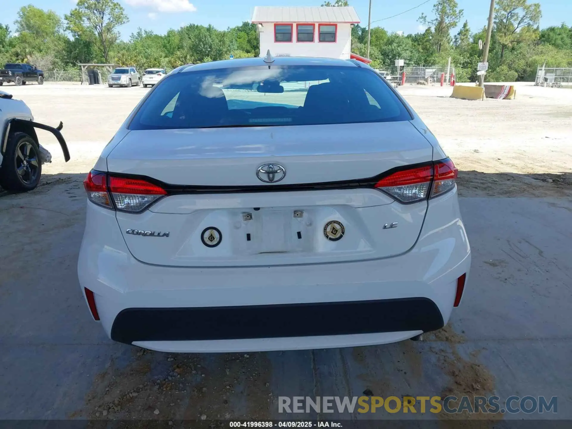 17 Photograph of a damaged car 5YFEPMAE5MP253569 TOYOTA COROLLA 2021