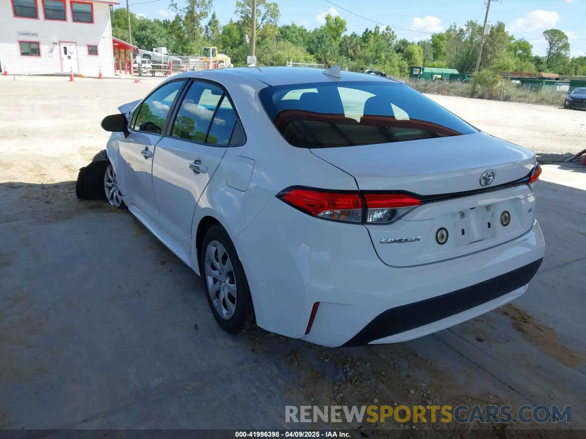 3 Photograph of a damaged car 5YFEPMAE5MP253569 TOYOTA COROLLA 2021