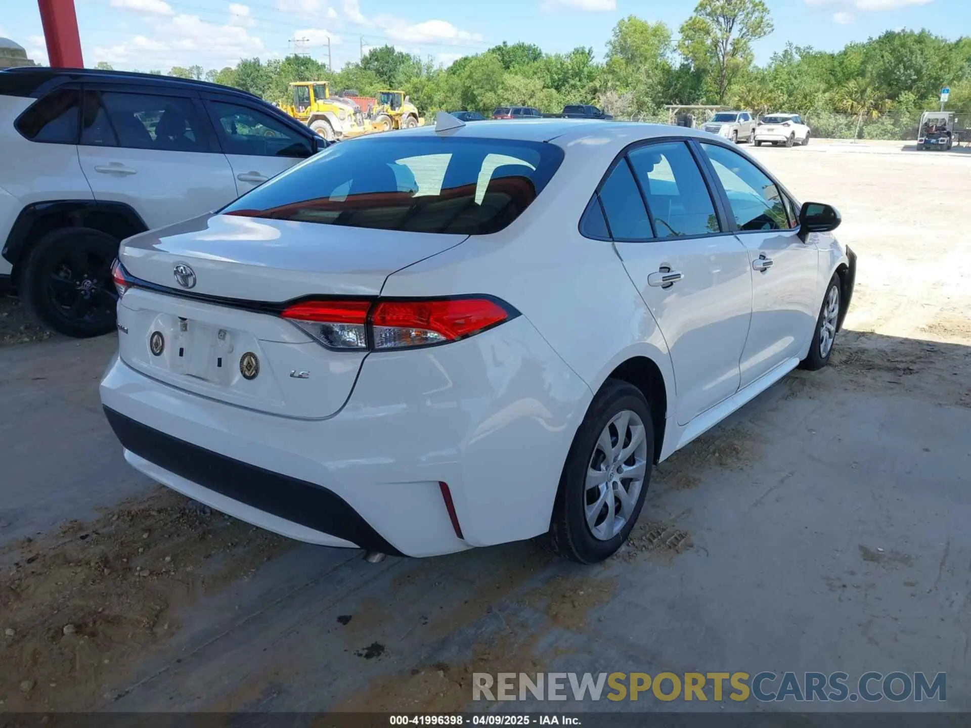 4 Photograph of a damaged car 5YFEPMAE5MP253569 TOYOTA COROLLA 2021