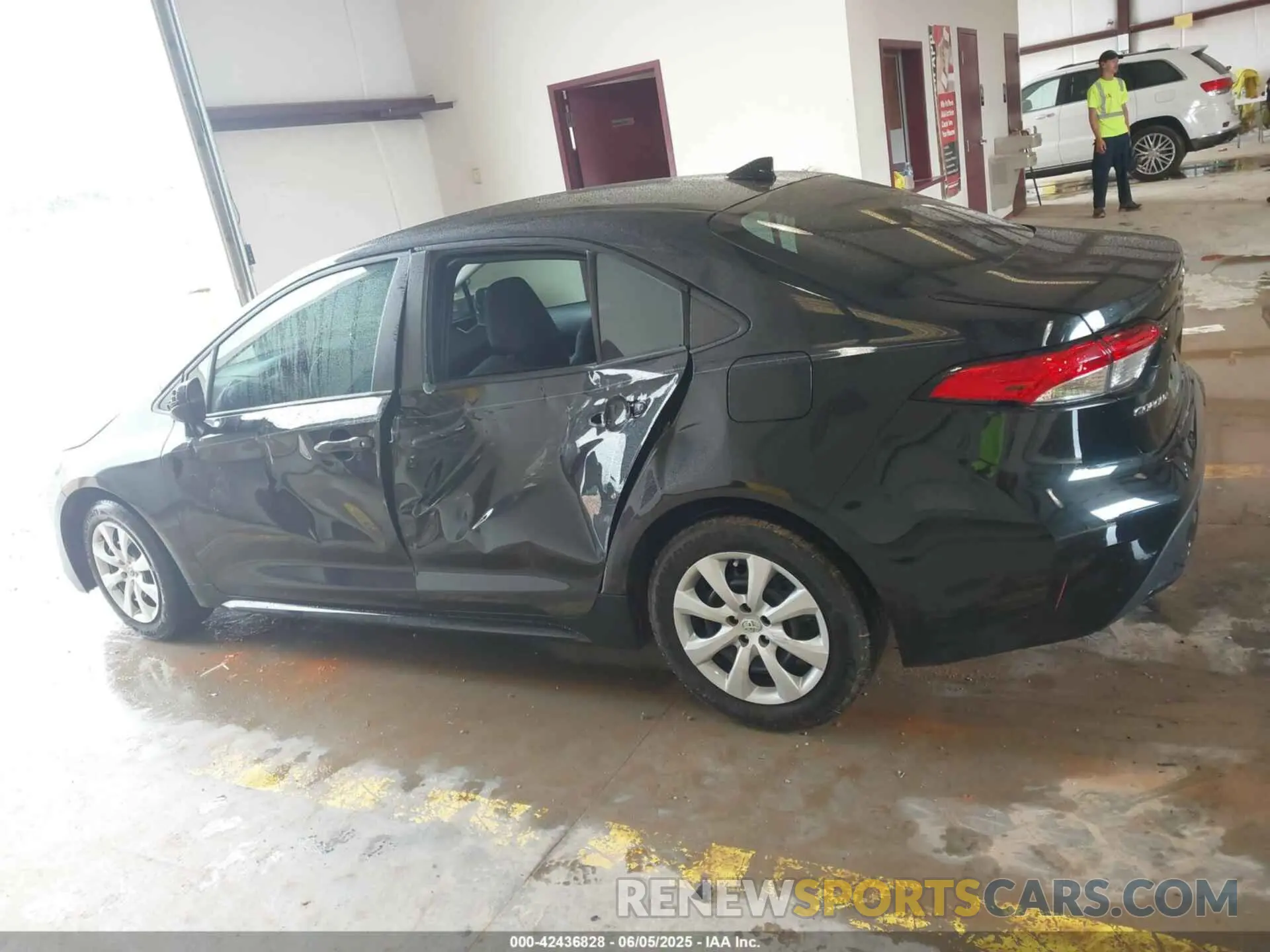 14 Photograph of a damaged car 5YFEPMAE5MP262742 TOYOTA COROLLA 2021
