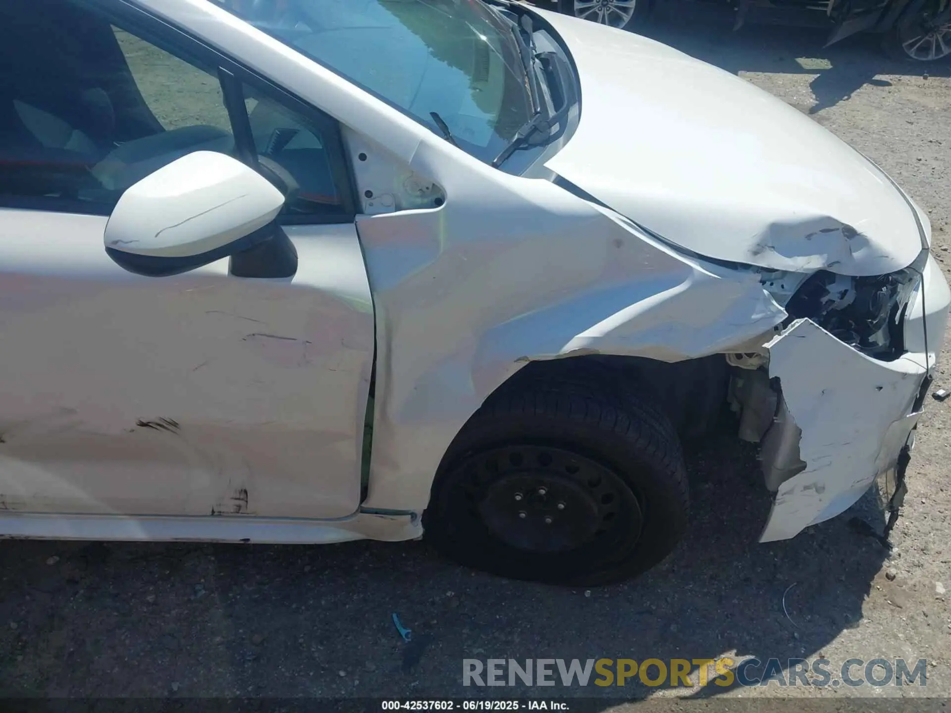 17 Photograph of a damaged car 5YFEPMAE6MP157420 TOYOTA COROLLA 2021