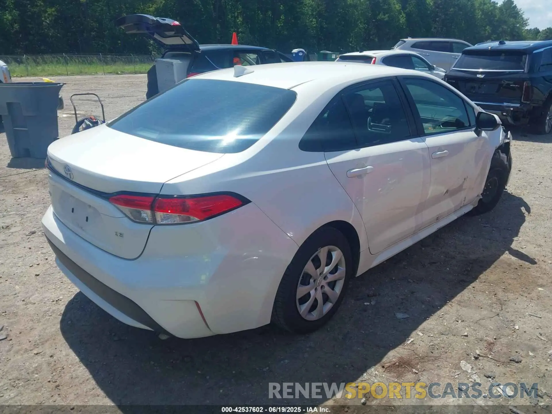 4 Photograph of a damaged car 5YFEPMAE6MP157420 TOYOTA COROLLA 2021