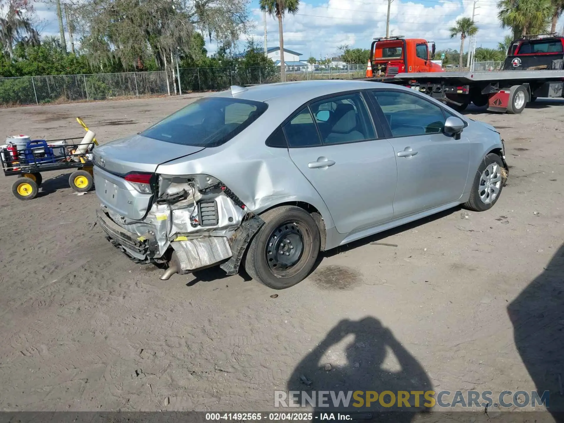 4 Photograph of a damaged car 5YFEPMAE6MP211881 TOYOTA COROLLA 2021