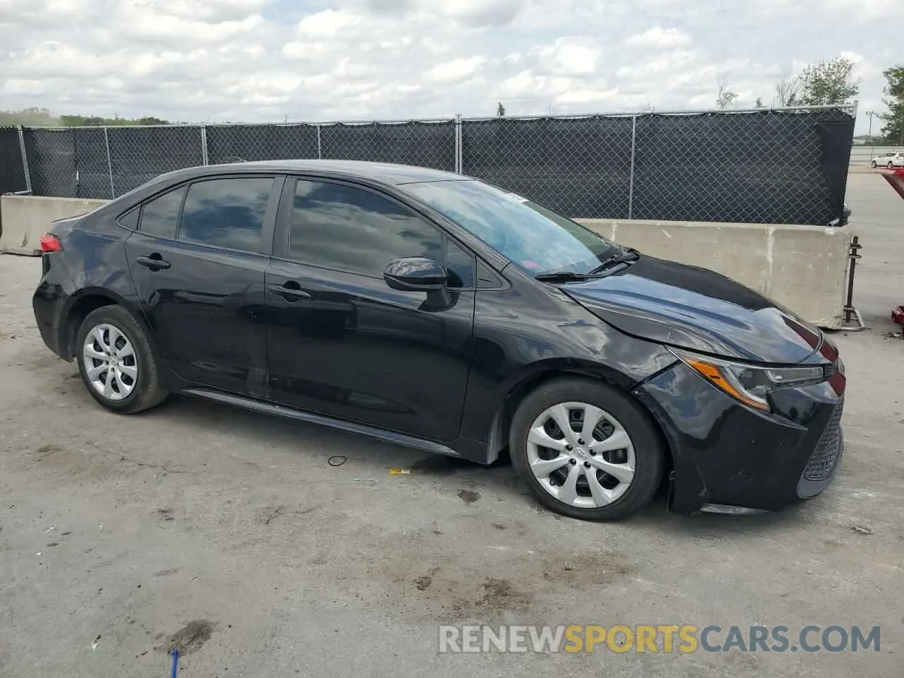 4 Photograph of a damaged car 5YFEPMAE7MP202610 TOYOTA COROLLA 2021