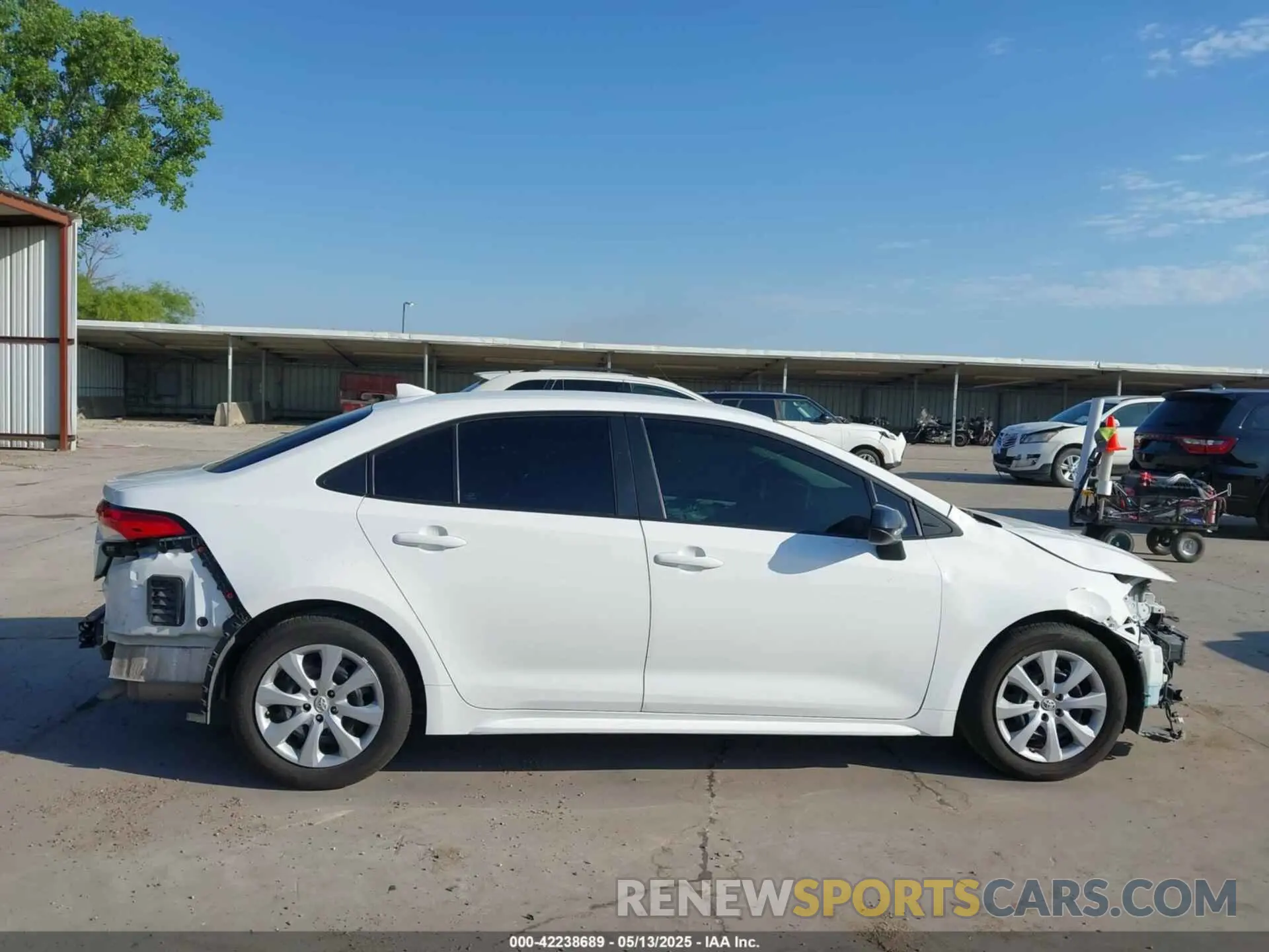 14 Photograph of a damaged car 5YFEPMAE8MP150338 TOYOTA COROLLA 2021
