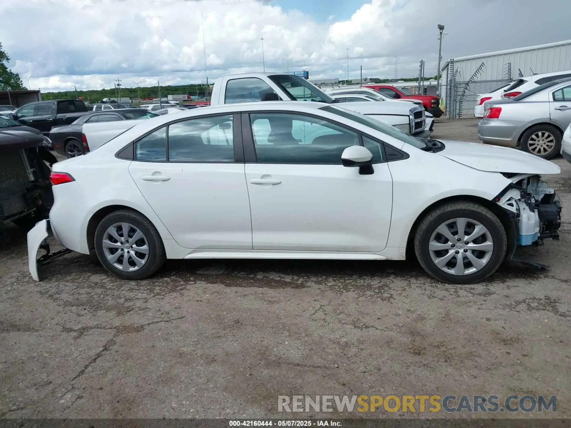 14 Photograph of a damaged car 5YFEPMAE8MP189530 TOYOTA COROLLA 2021