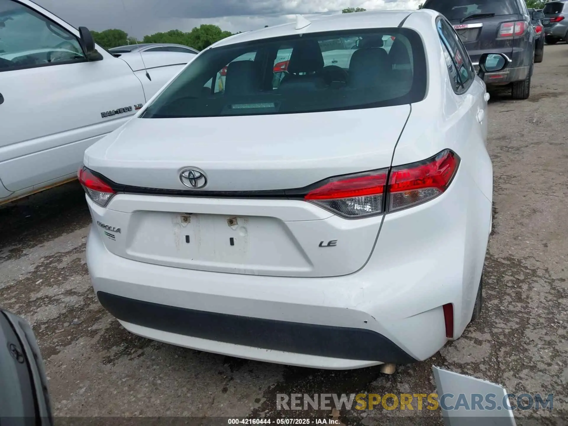 17 Photograph of a damaged car 5YFEPMAE8MP189530 TOYOTA COROLLA 2021