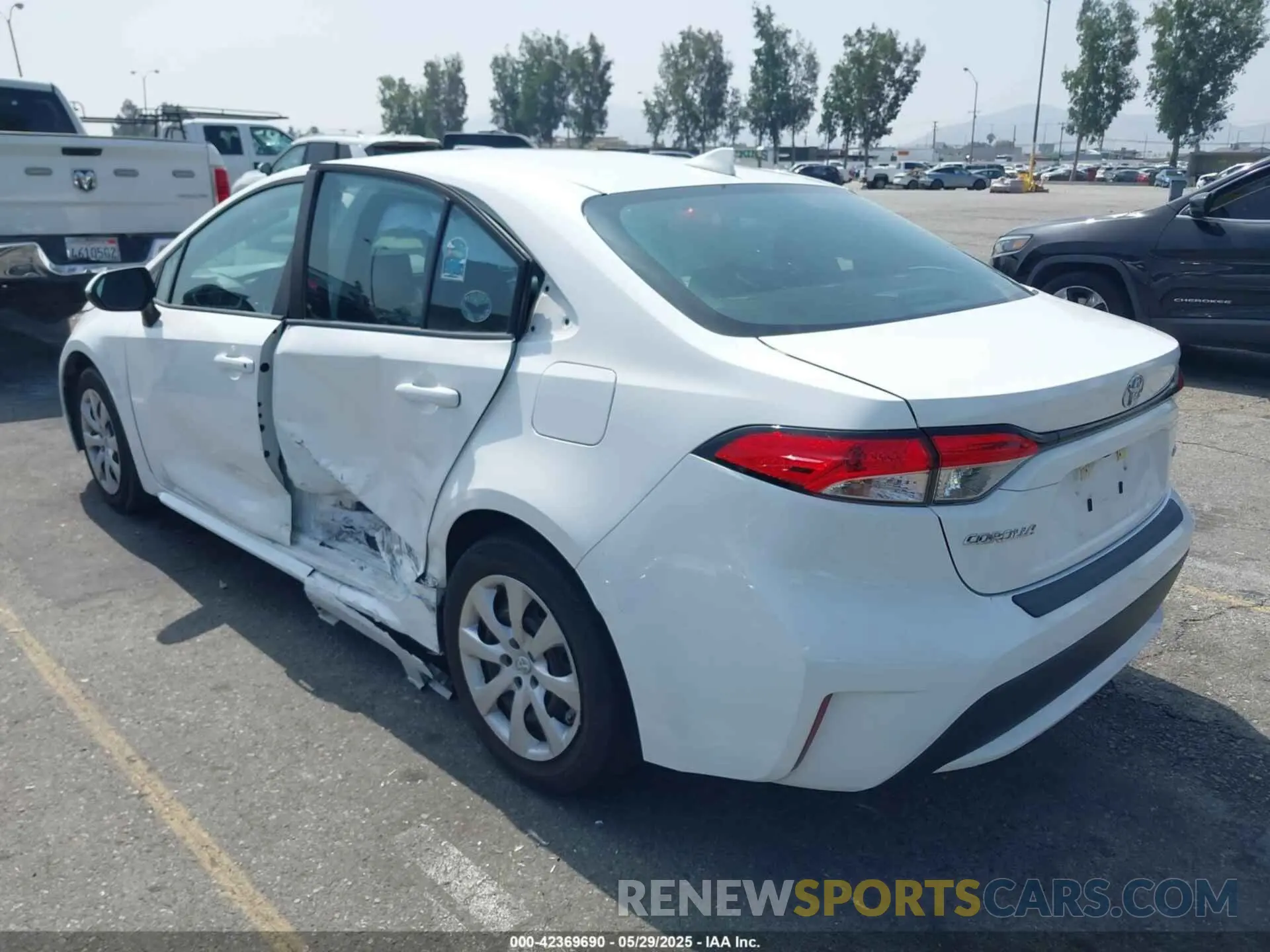 3 Photograph of a damaged car 5YFEPMAE8MP191942 TOYOTA COROLLA 2021