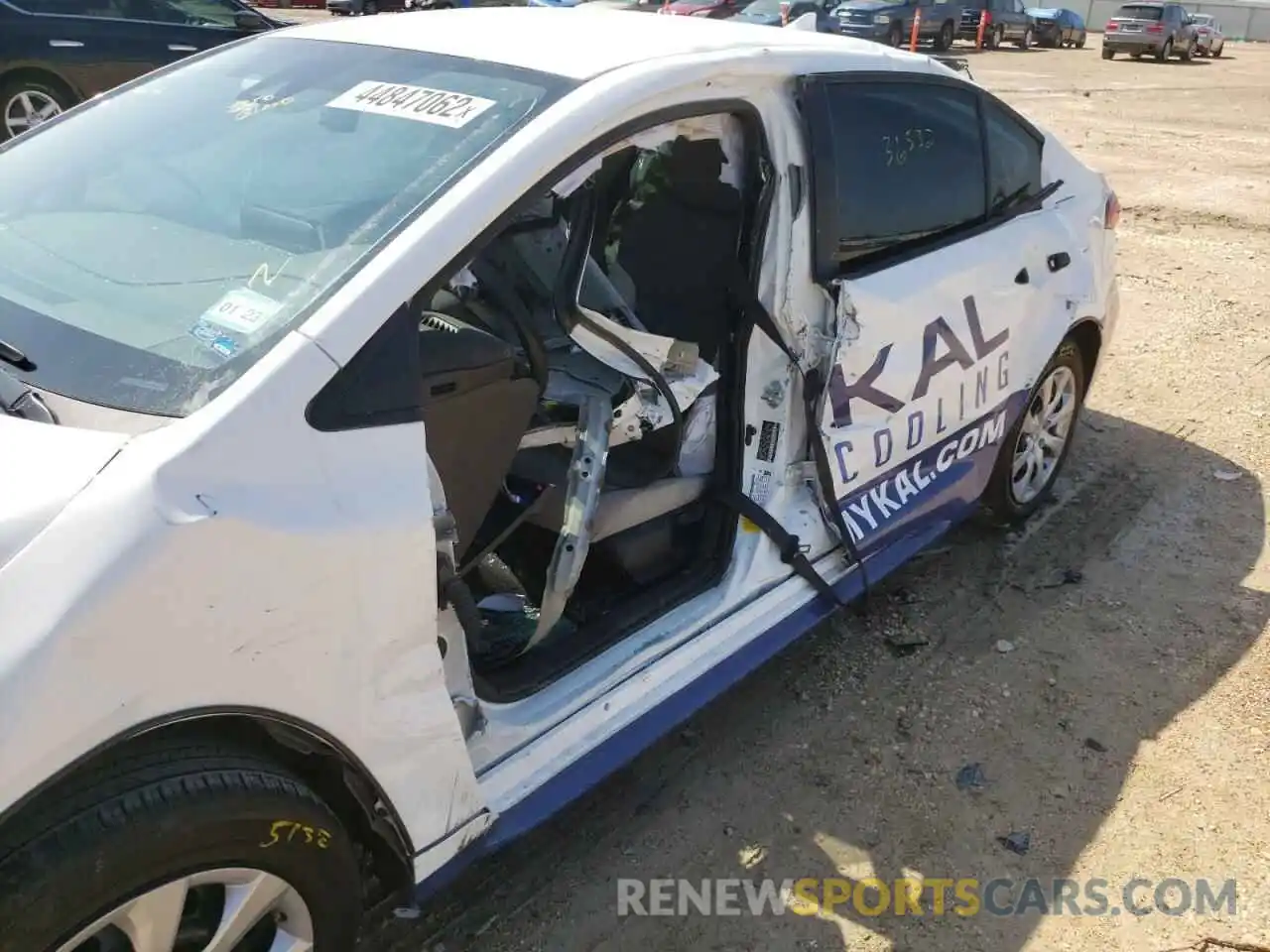 9 Photograph of a damaged car 5YFEPMAE8MP196526 TOYOTA COROLLA 2021