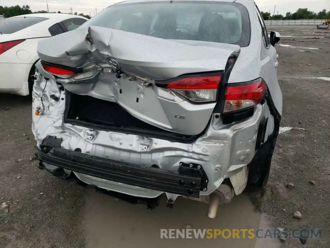 9 Photograph of a damaged car 5YFEPMAE8MP242694 TOYOTA COROLLA 2021